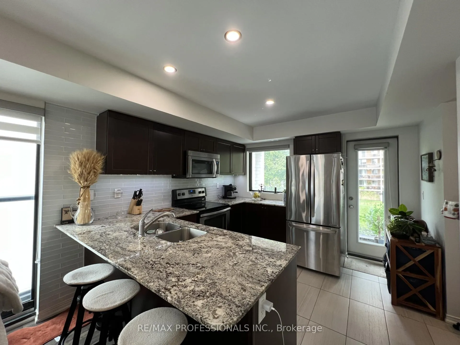 Photo 5 of 134 Widdicombe Hill, Etobicoke, Willowridge-Martingrove-Richview — HOMEH