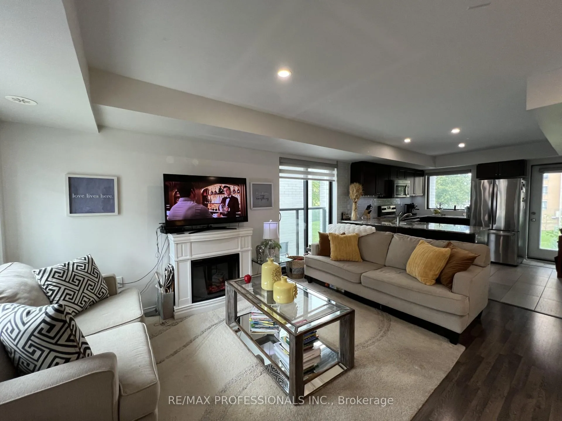 Photo 6 of 134 Widdicombe Hill, Etobicoke, Willowridge-Martingrove-Richview — HOMEH