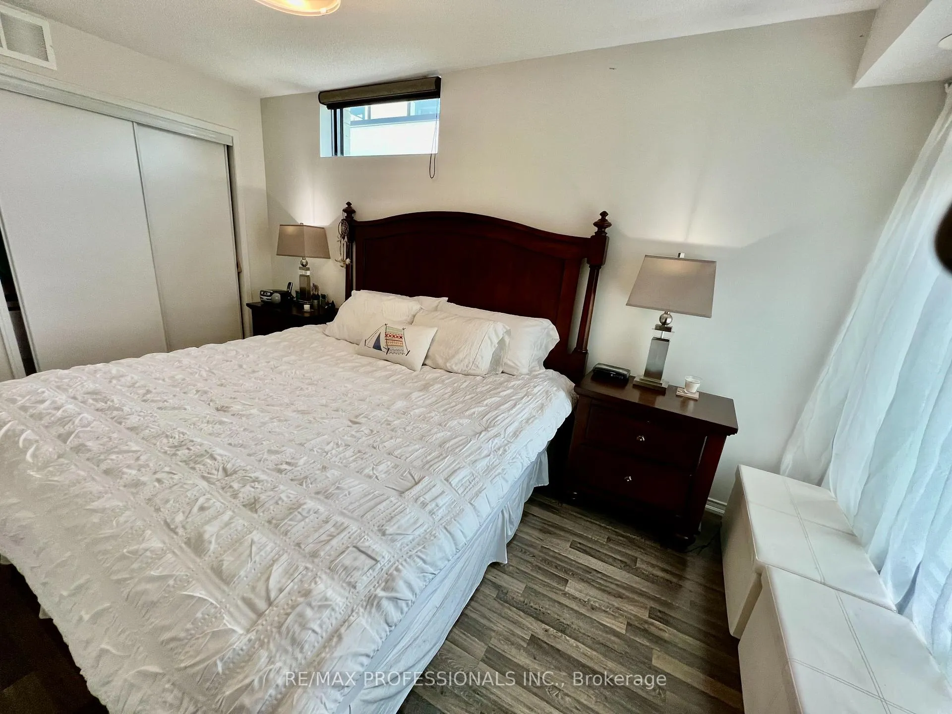 Photo 10 of 134 Widdicombe Hill, Etobicoke, Willowridge-Martingrove-Richview — HOMEH