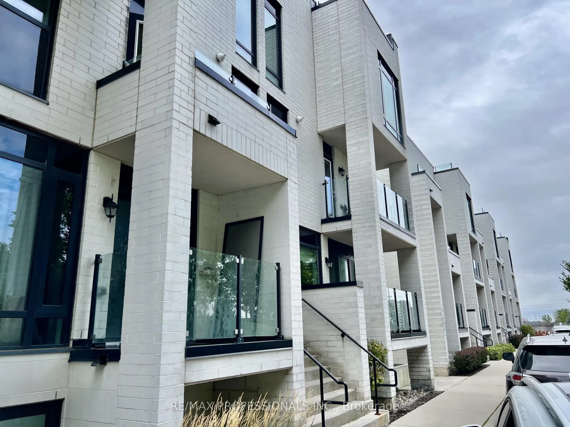 Photo 19 of 134 Widdicombe Hill, Etobicoke, Willowridge-Martingrove-Richview — HOMEH