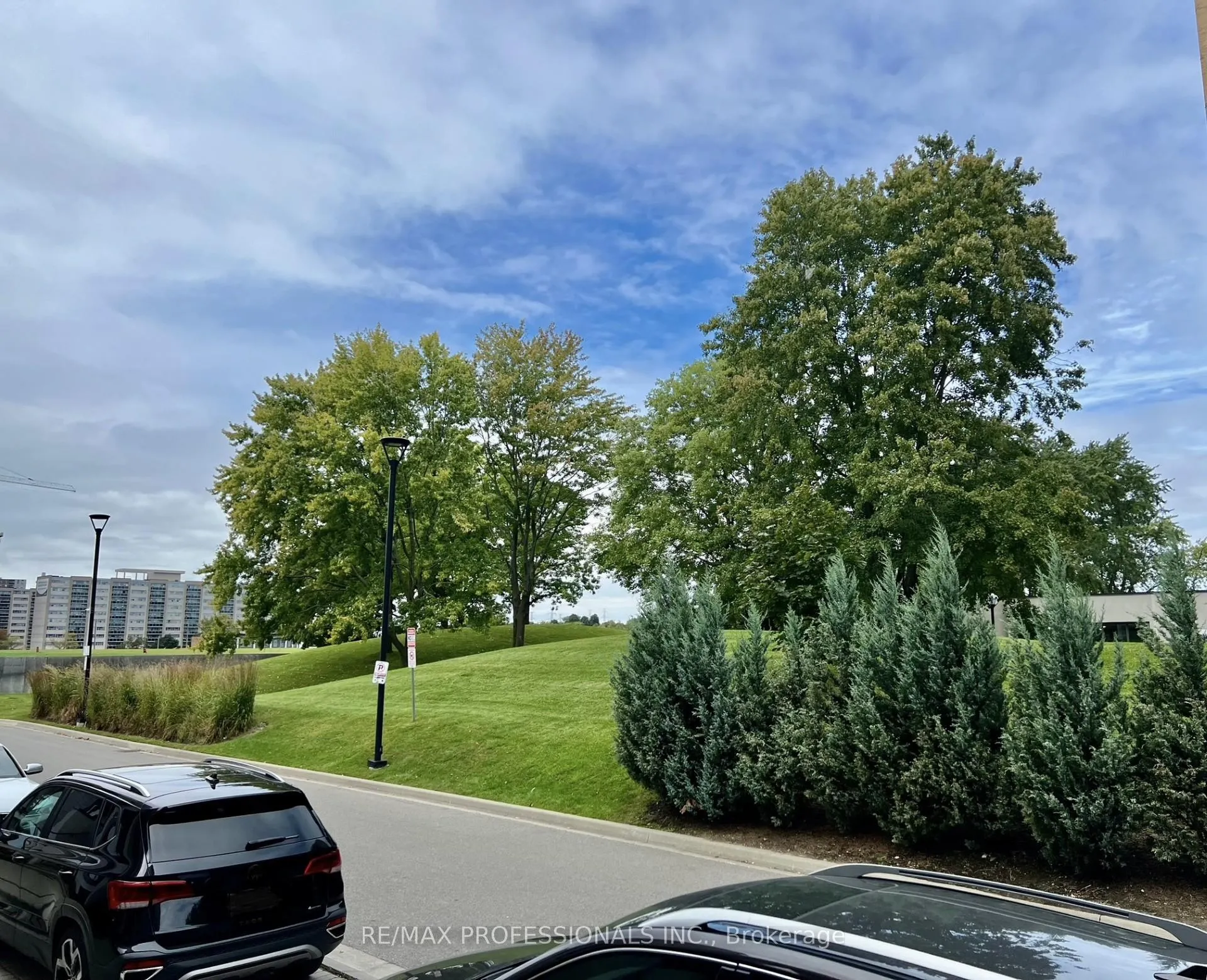 Photo 20 of 134 Widdicombe Hill, Etobicoke, Willowridge-Martingrove-Richview — HOMEH