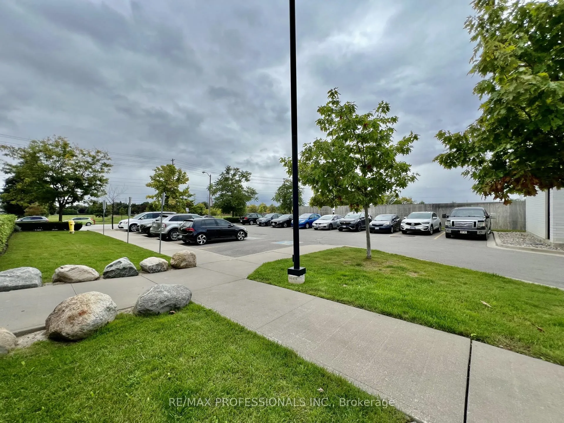 Photo 23 of 134 Widdicombe Hill, Etobicoke, Willowridge-Martingrove-Richview — HOMEH