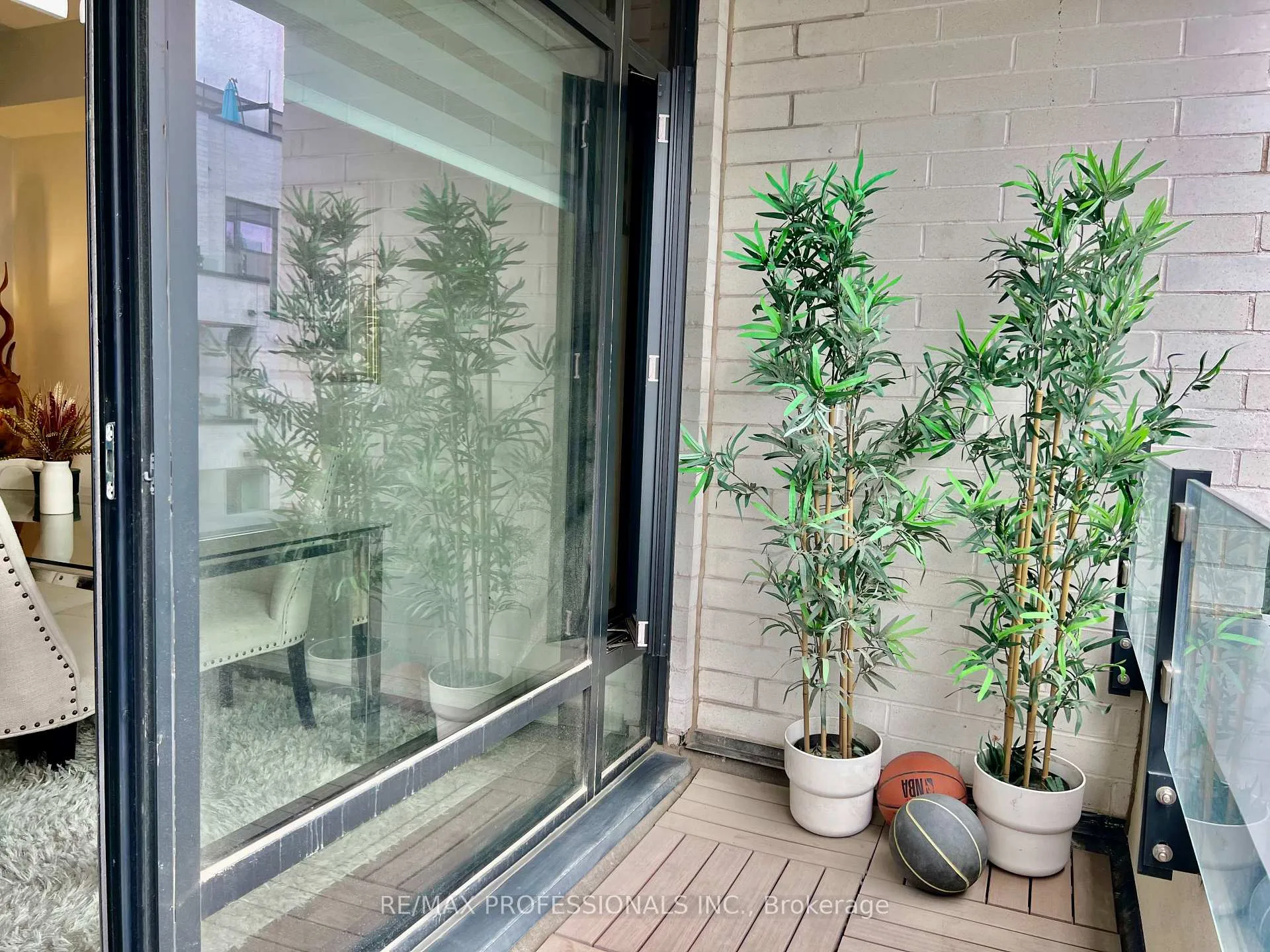 Photo 27 of 134 Widdicombe Hill, Etobicoke, Willowridge-Martingrove-Richview — HOMEH