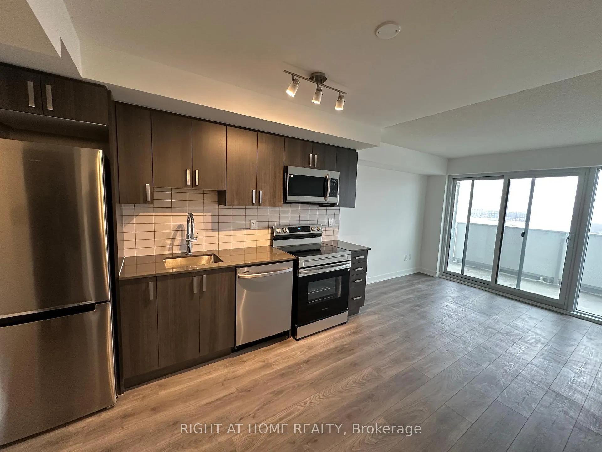 Photo 1 of Unit 804, 1010 Sandy Beach Road, Pickering, Bay Ridges — HOMEH