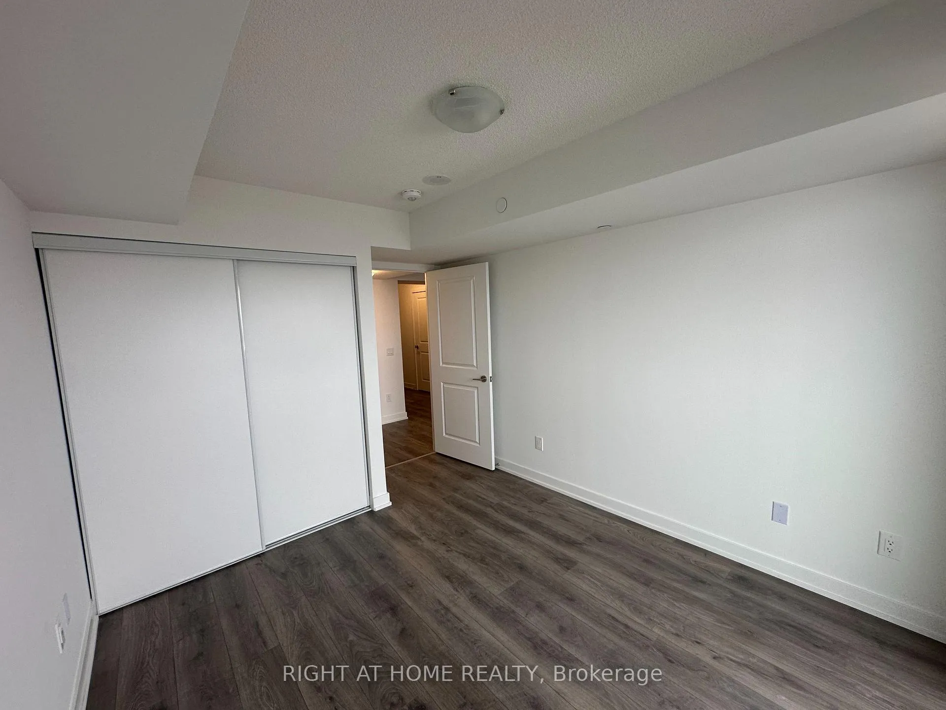 Photo 6 of Unit 804, 1010 Sandy Beach Road, Pickering, Bay Ridges — HOMEH