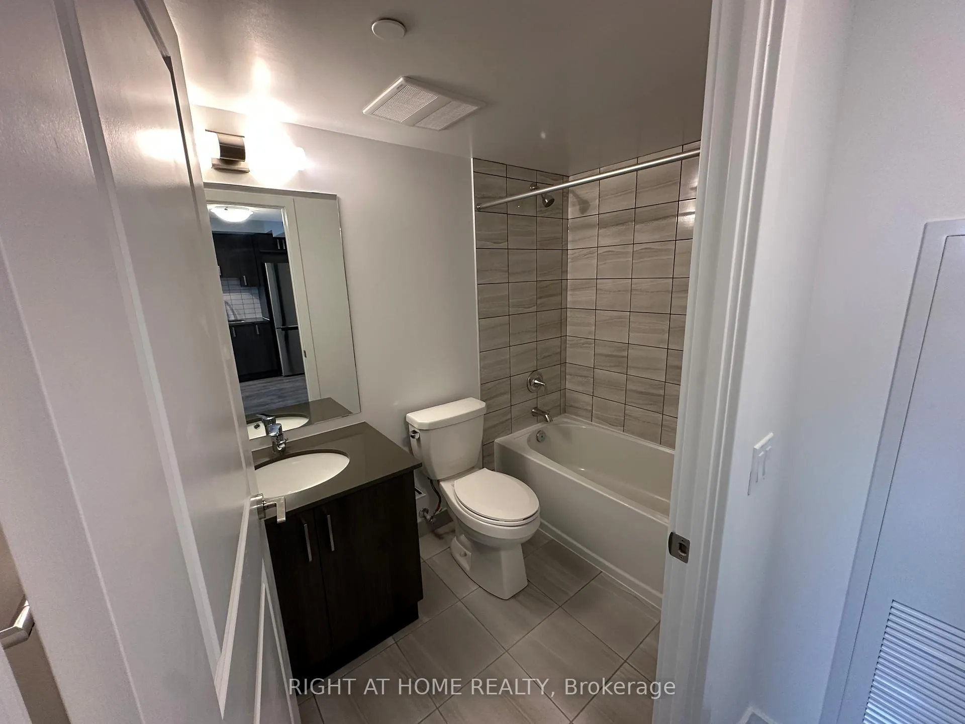Photo 9 of Unit 804, 1010 Sandy Beach Road, Pickering, Bay Ridges — HOMEH