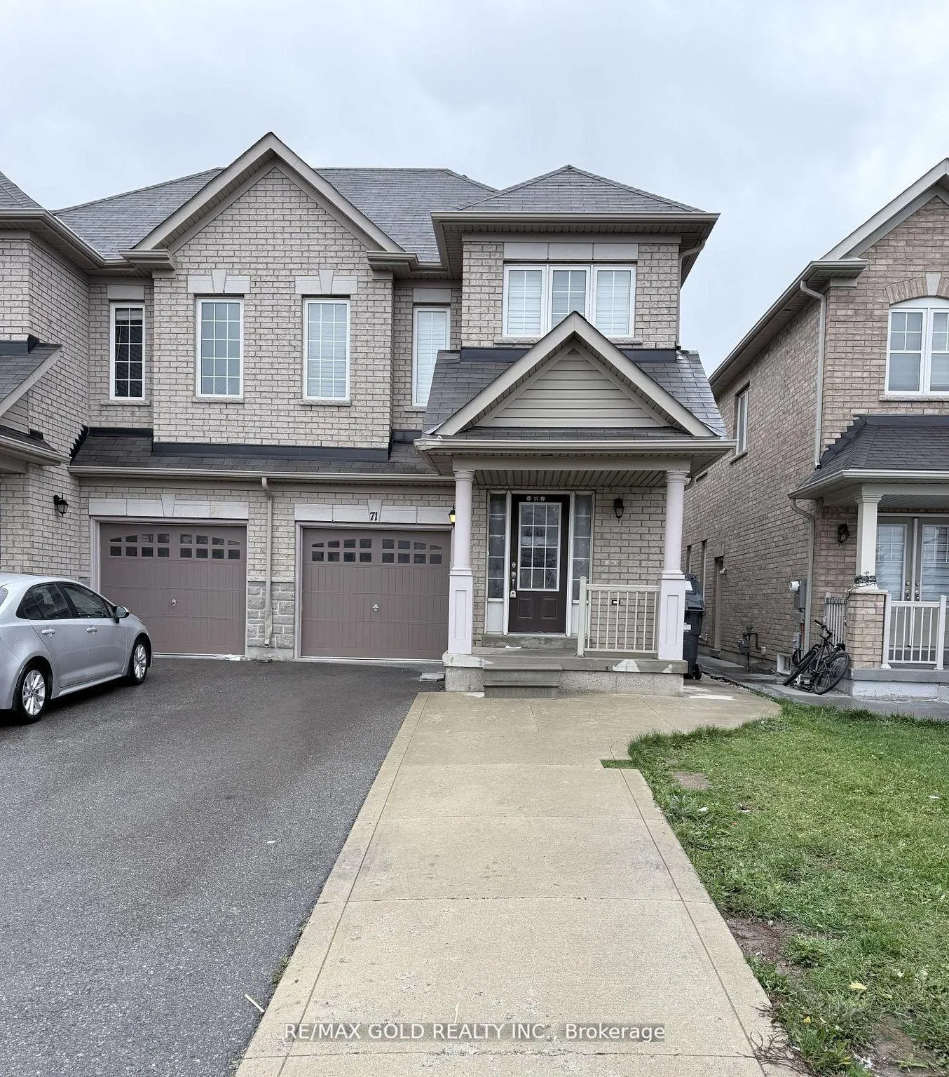Photo 2 of 71 Lanark Circle E, Brampton, Credit Valley — HOMEH