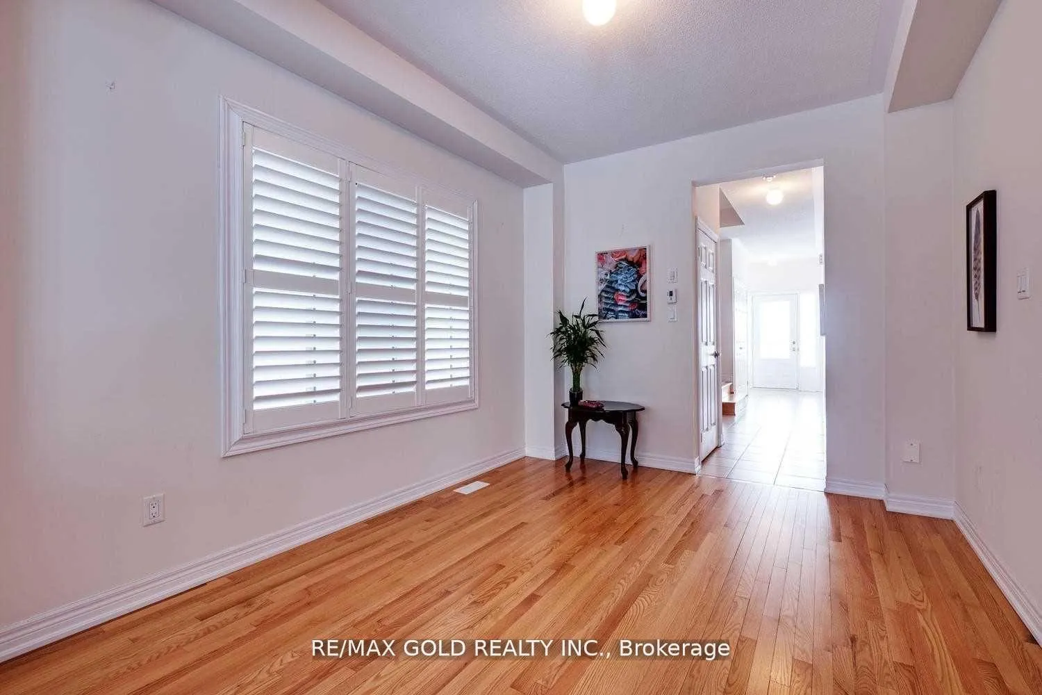 Photo 5 of 71 Lanark Circle E, Brampton, Credit Valley — HOMEH
