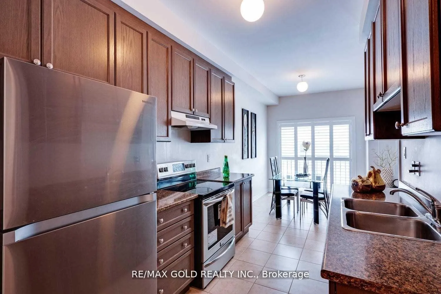Photo 6 of 71 Lanark Circle E, Brampton, Credit Valley — HOMEH