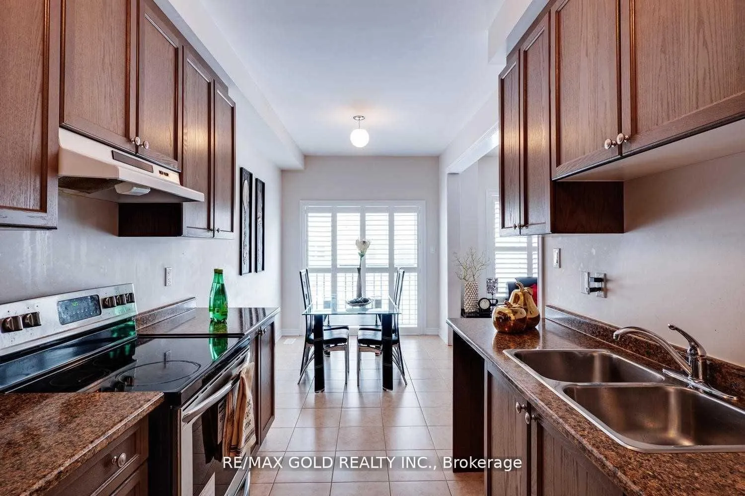 Photo 7 of 71 Lanark Circle E, Brampton, Credit Valley — HOMEH