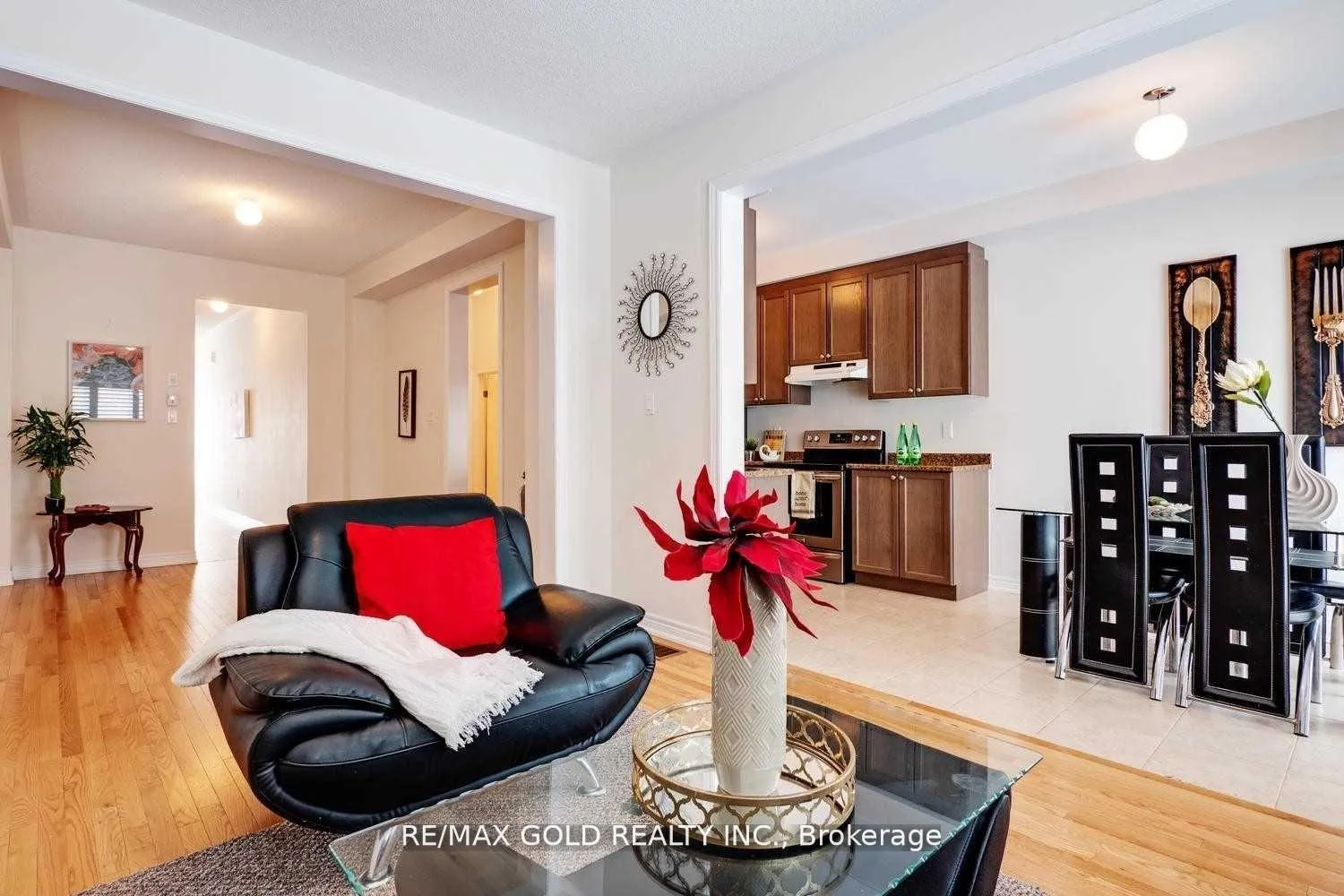 Photo 8 of 71 Lanark Circle E, Brampton, Credit Valley — HOMEH