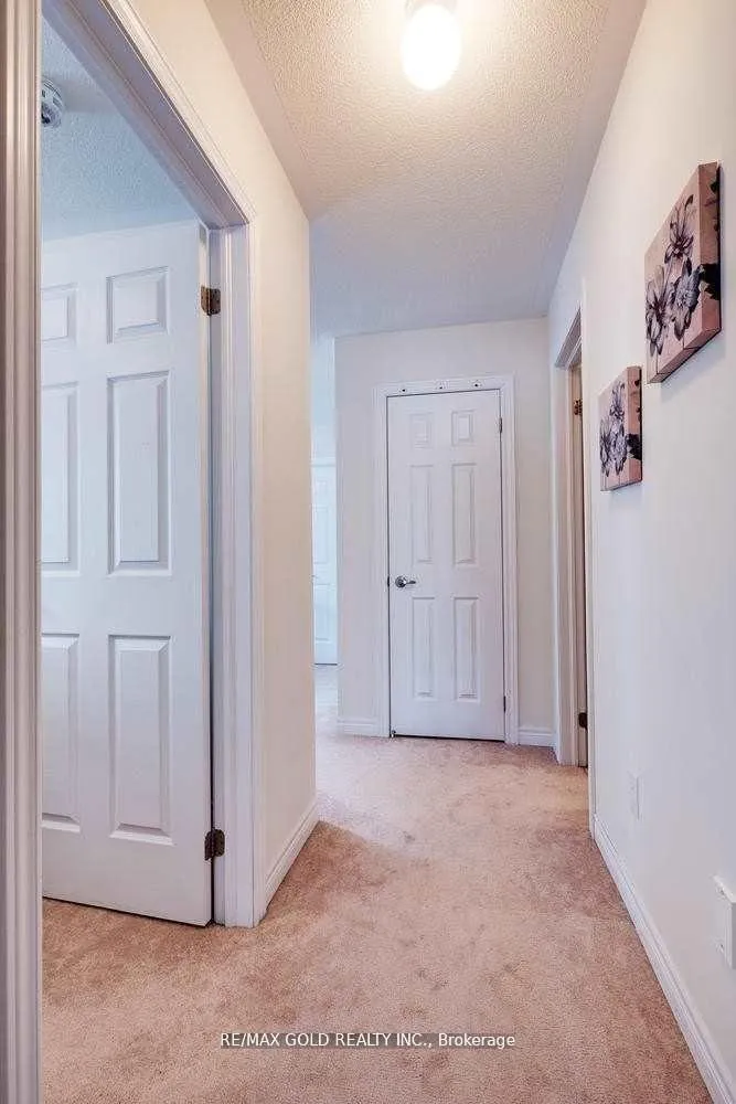 Photo 12 of 71 Lanark Circle E, Brampton, Credit Valley — HOMEH