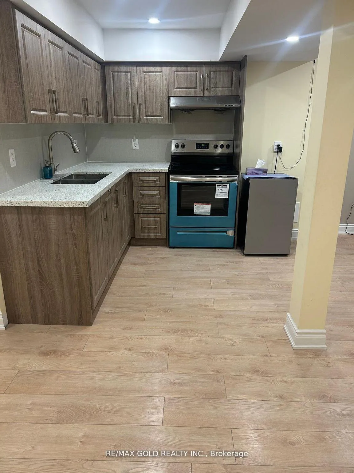 Photo 23 of 71 Lanark Circle E, Brampton, Credit Valley — HOMEH
