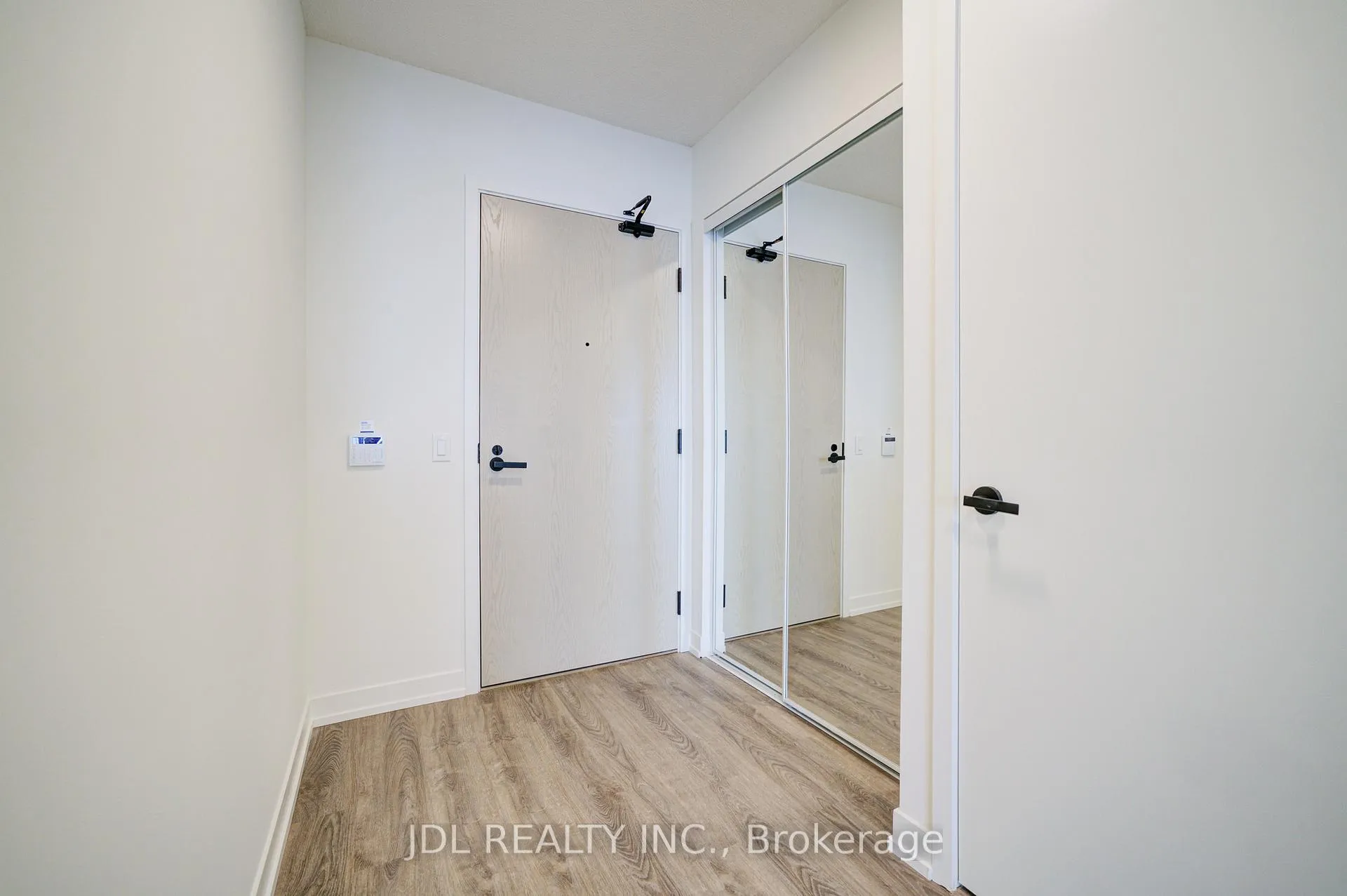 Photo 3 of 195 Commerce Street, Vaughan, Vaughan Corporate Centre — HOMEH