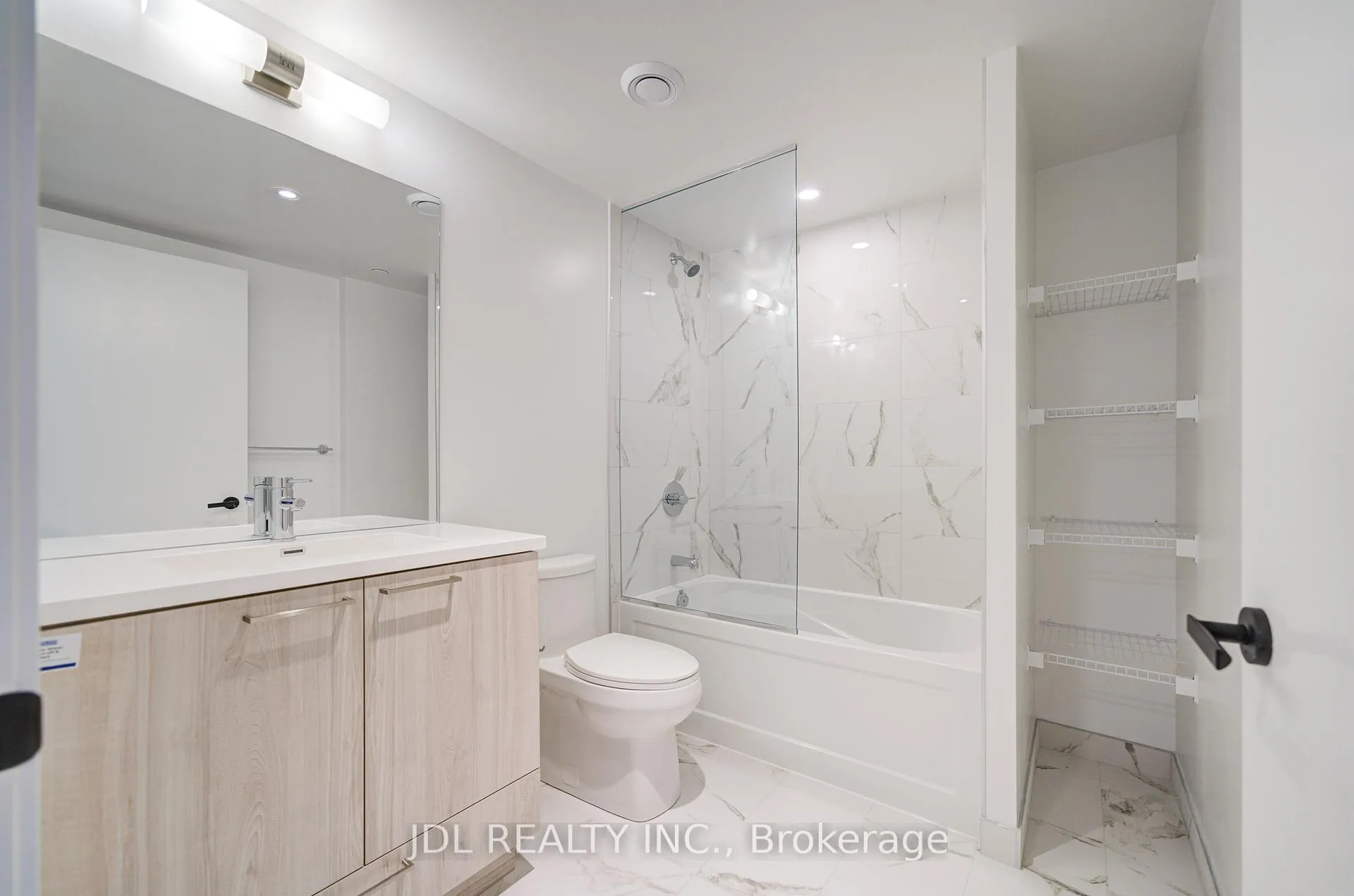 Photo 5 of 195 Commerce Street, Vaughan, Vaughan Corporate Centre — HOMEH