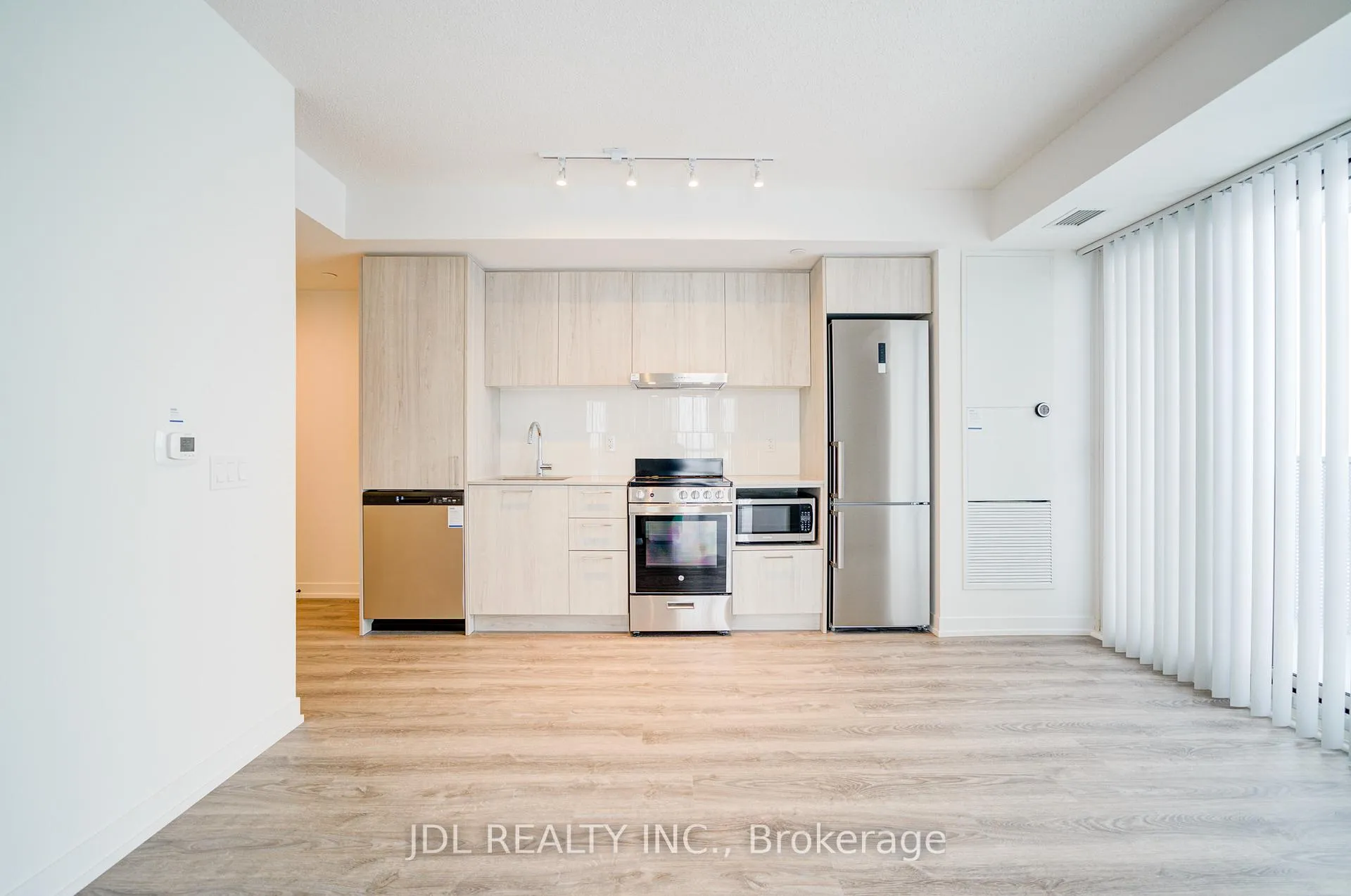 Photo 6 of 195 Commerce Street, Vaughan, Vaughan Corporate Centre — HOMEH