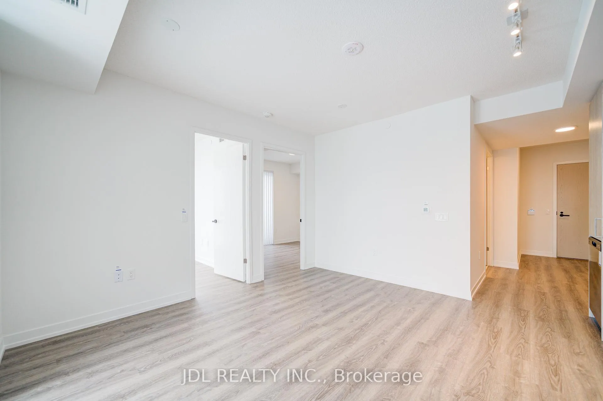 Photo 9 of 195 Commerce Street, Vaughan, Vaughan Corporate Centre — HOMEH