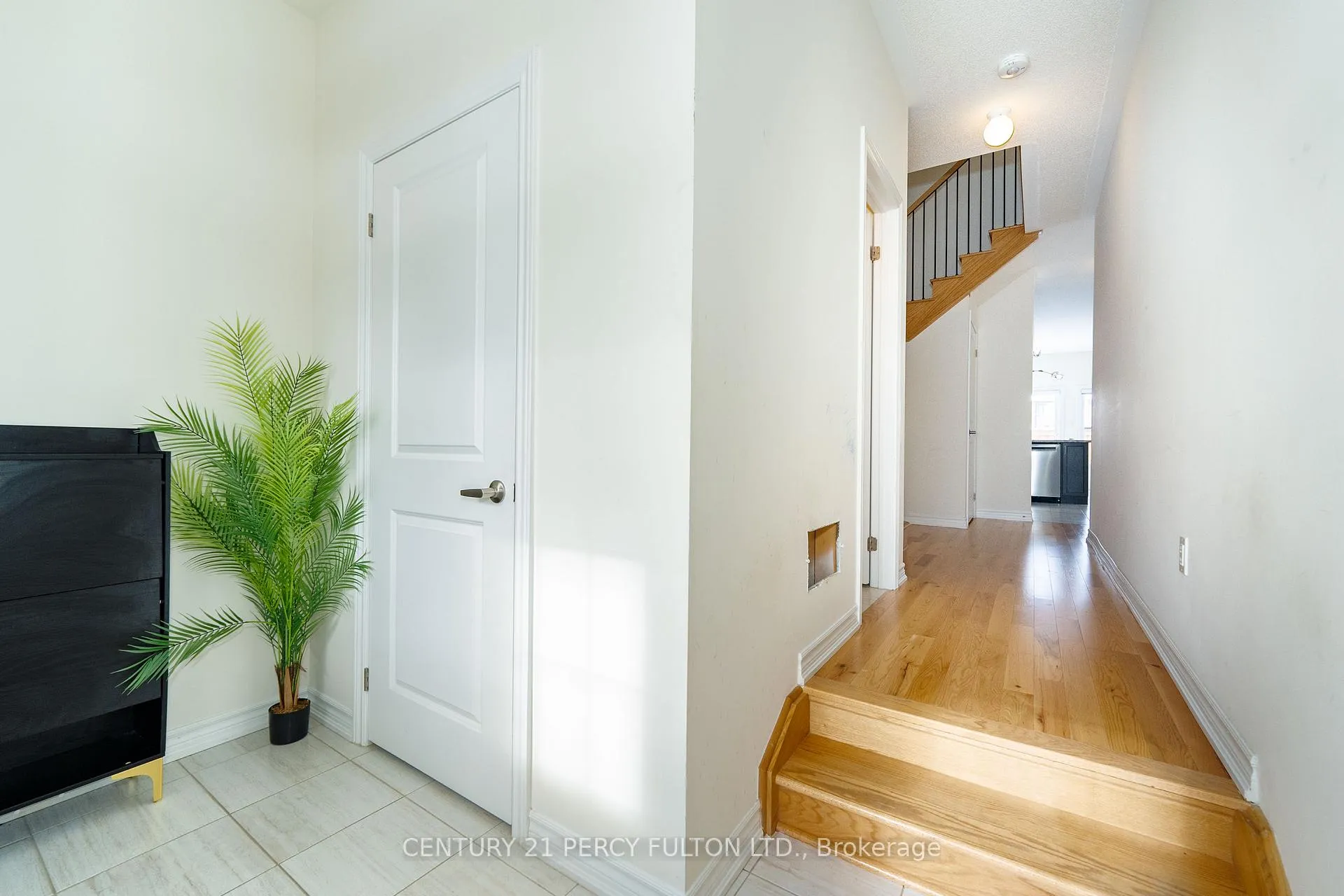 Photo 3 of 1144 Skyridge Boulevard, Pickering, Rural Pickering — HOMEH