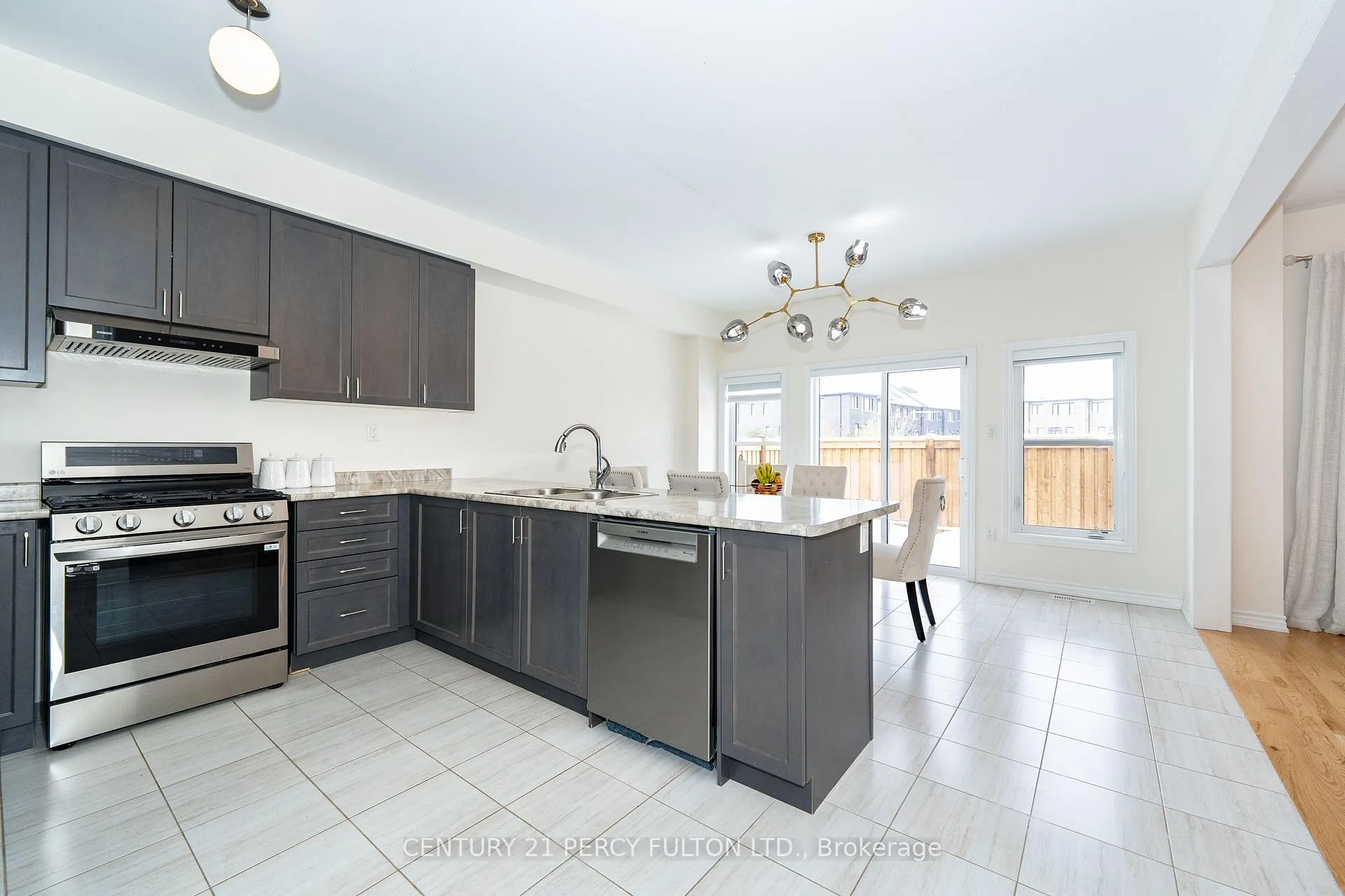 Photo 6 of 1144 Skyridge Boulevard, Pickering, Rural Pickering — HOMEH