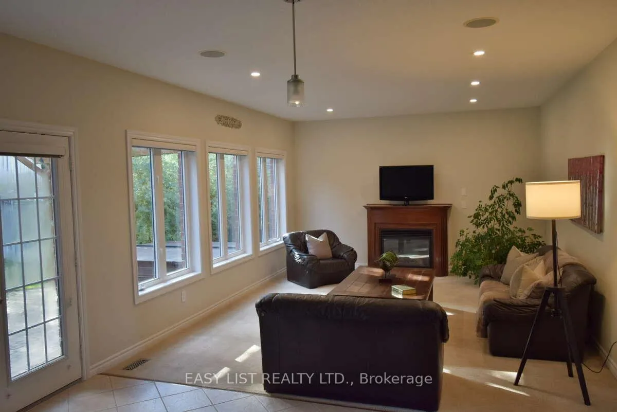 Photo 8 of 50 Ferris Drive, Wellesley — HOMEH