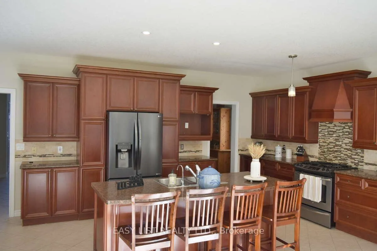 Photo 11 of 50 Ferris Drive, Wellesley — HOMEH