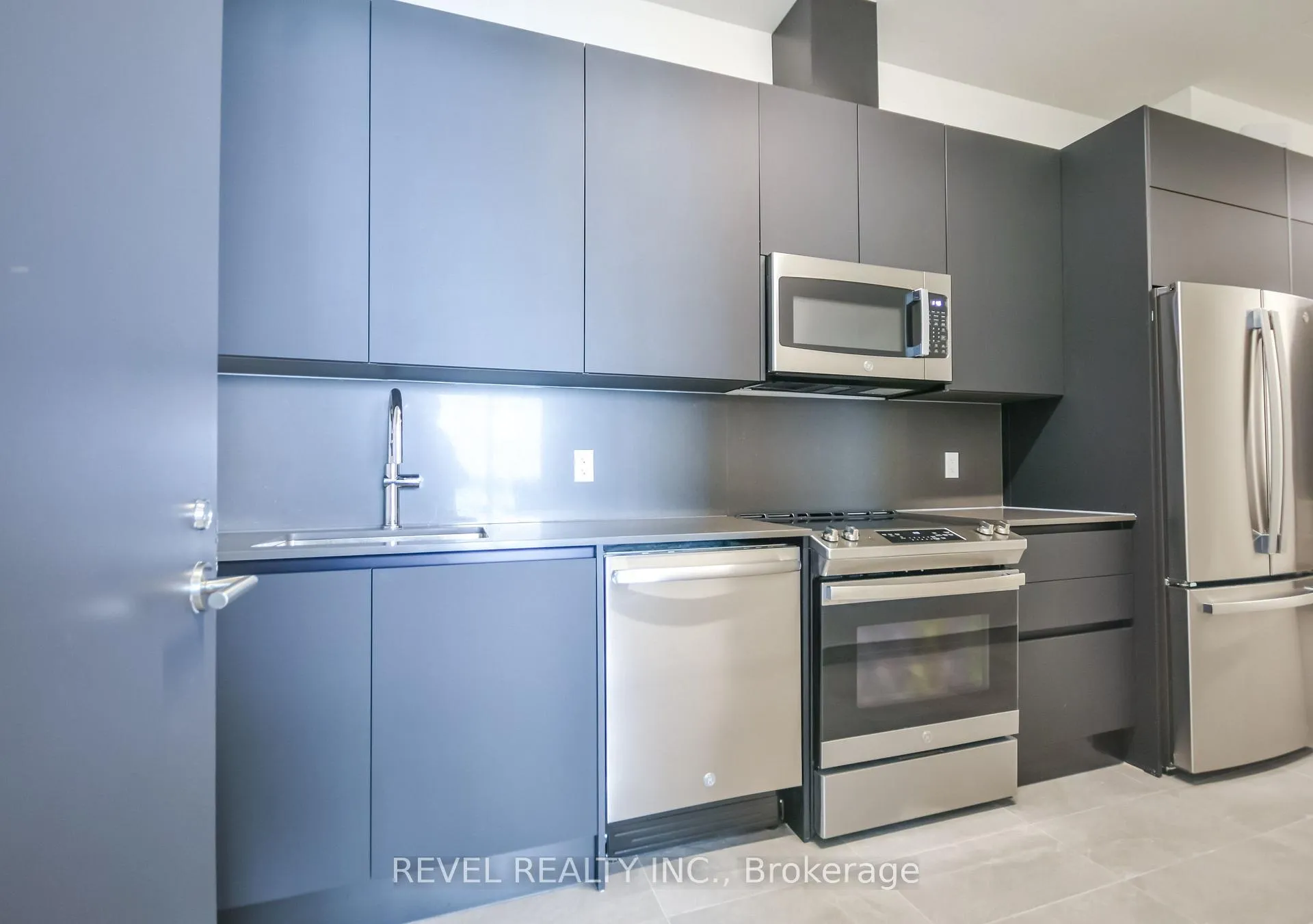 Photo 35 of Unit 1312, 39 Mary Street, Barrie, City Centre — HOMEH