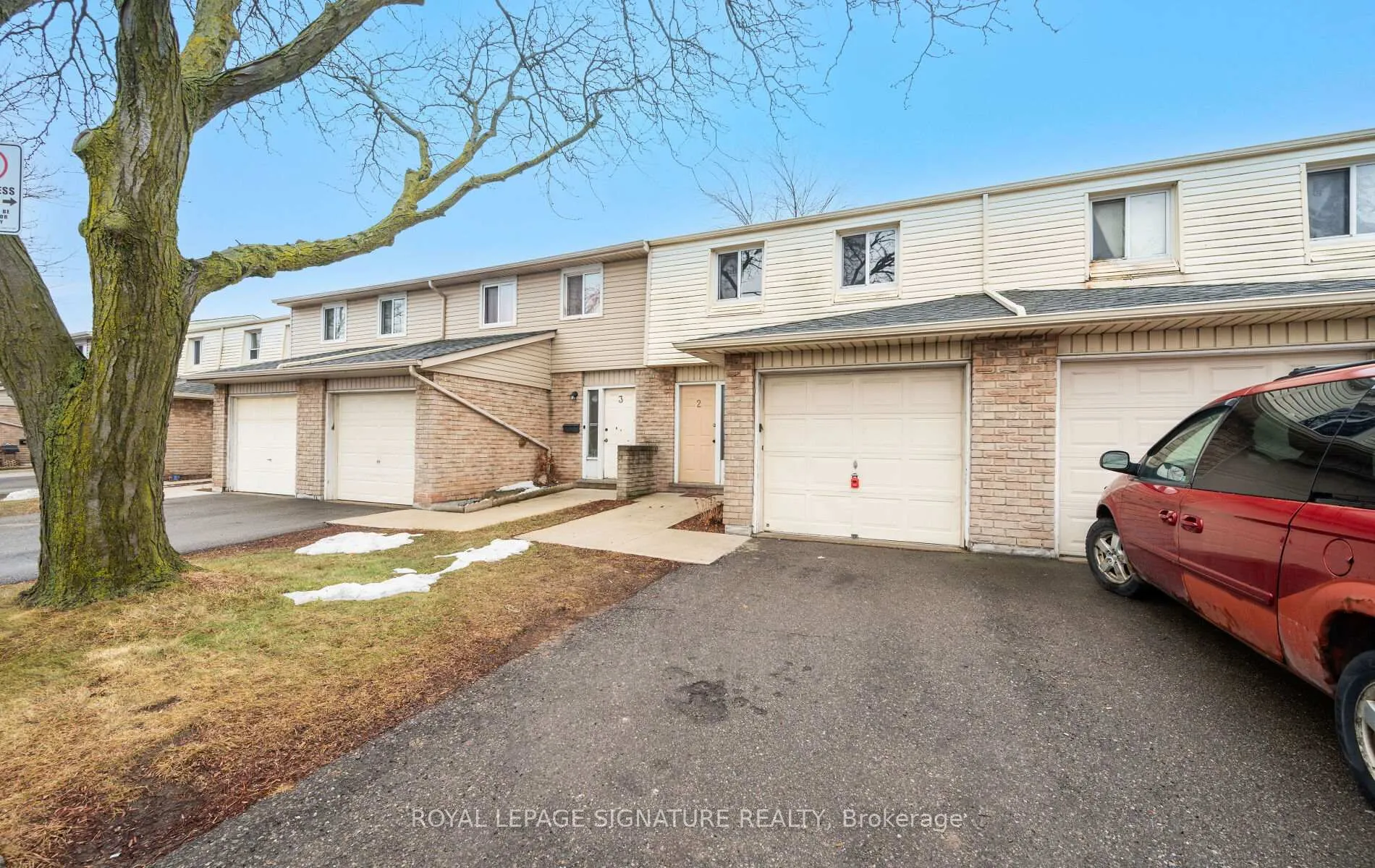 Front of Unit 2, 262 Kenora Avenue