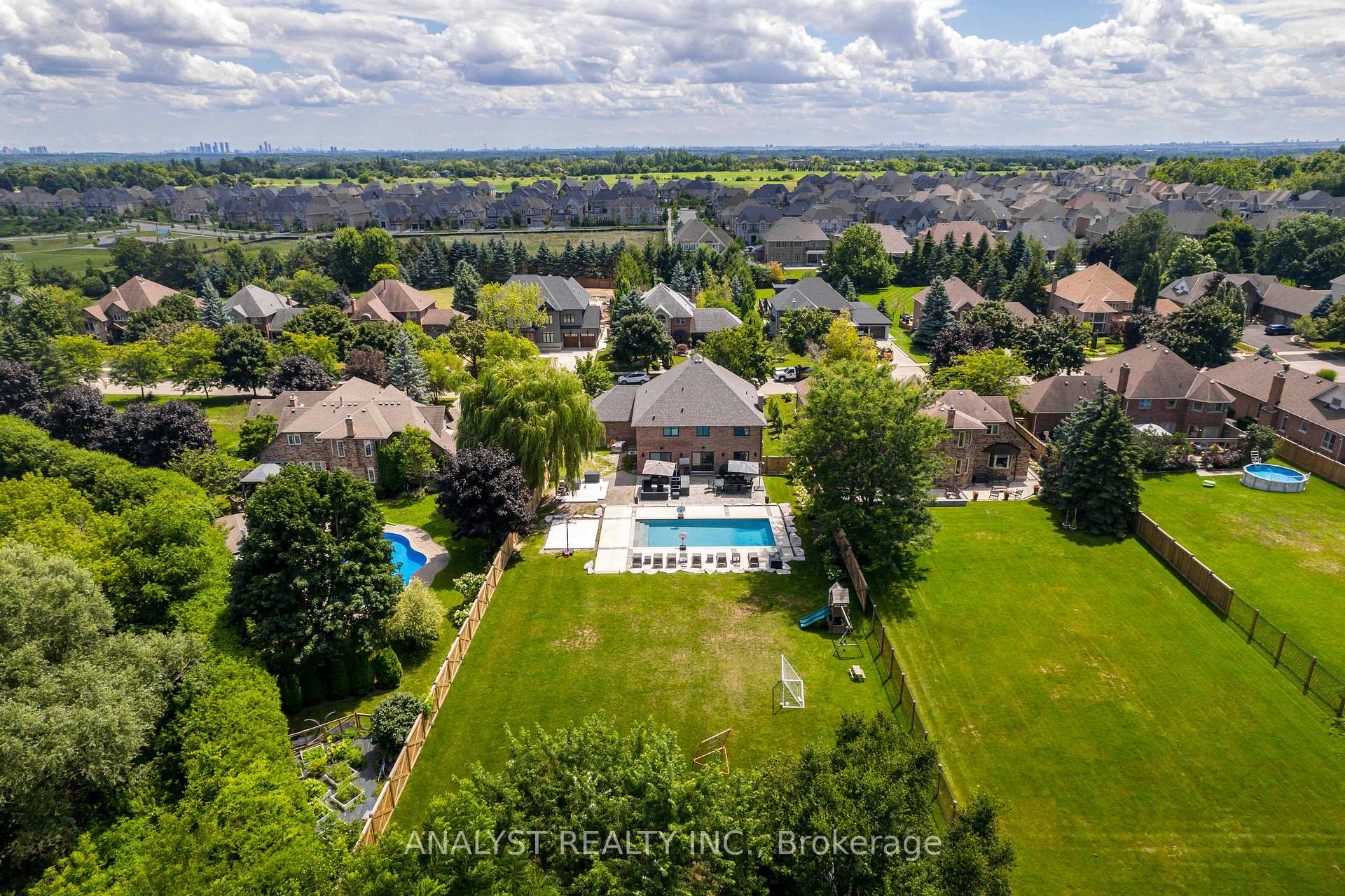 Photo 2 of 42 Robinson Road, King, Nobleton — HOMEH
