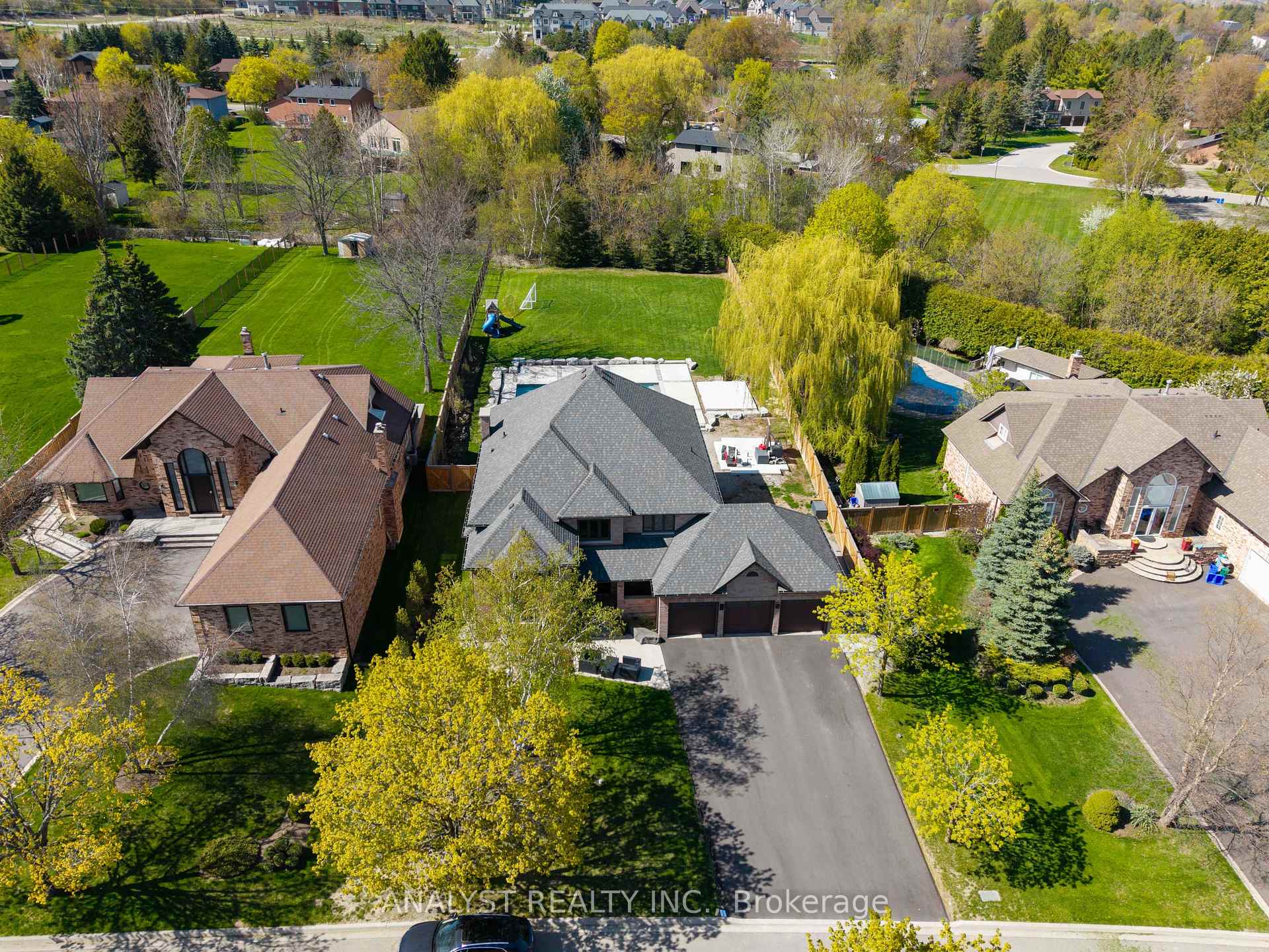 Photo 32 of 42 Robinson Road, King, Nobleton — HOMEH