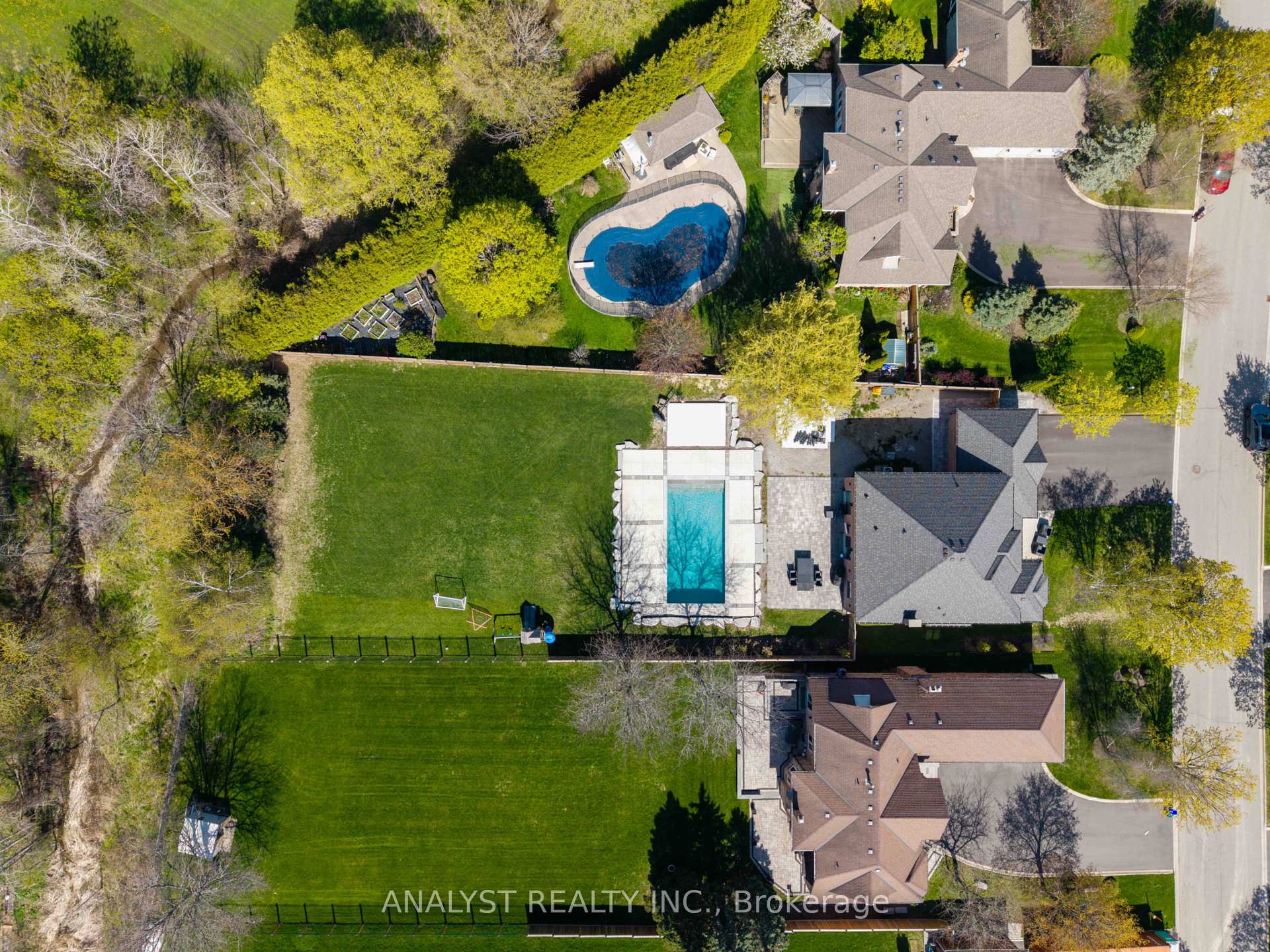 Photo 34 of 42 Robinson Road, King, Nobleton — HOMEH