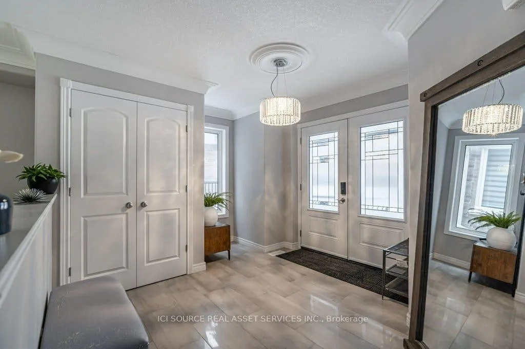 Photo 3 of Unit Upper, 505 Clayton Avenue, Peterborough, Monaghan Ward 2 — HOMEH
