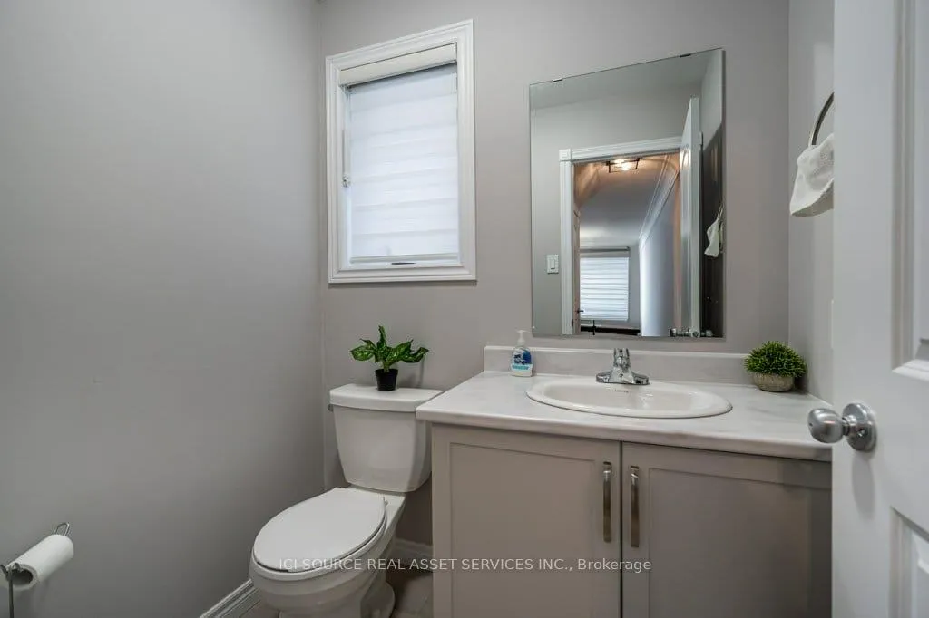 Photo 12 of Unit Upper, 505 Clayton Avenue, Peterborough, Monaghan Ward 2 — HOMEH