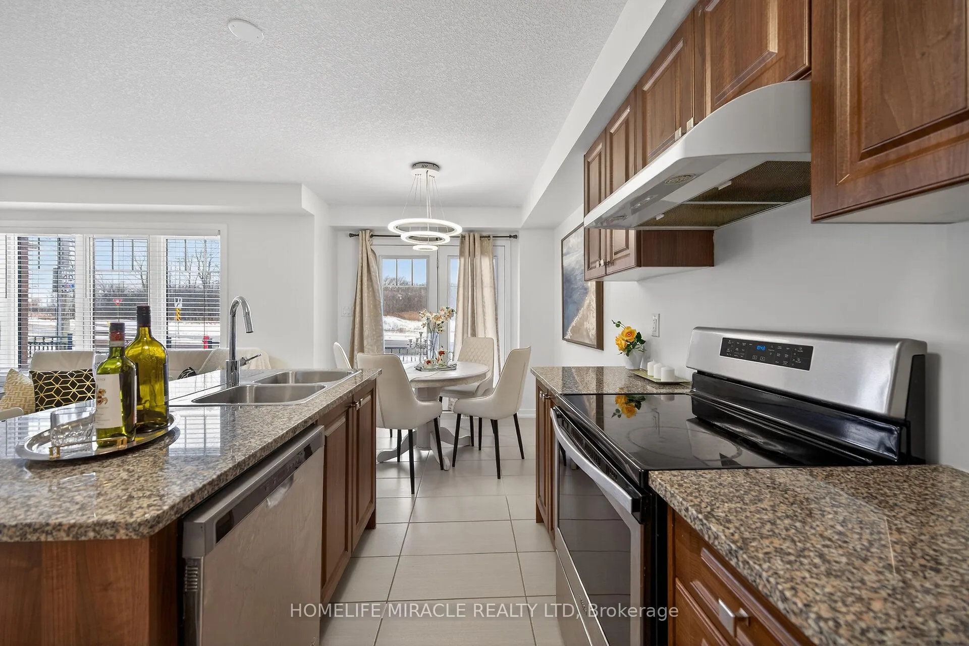 Photo 9 of 9 Hedges Crescent, Hamilton, Stoney Creek Mountain — HOMEH