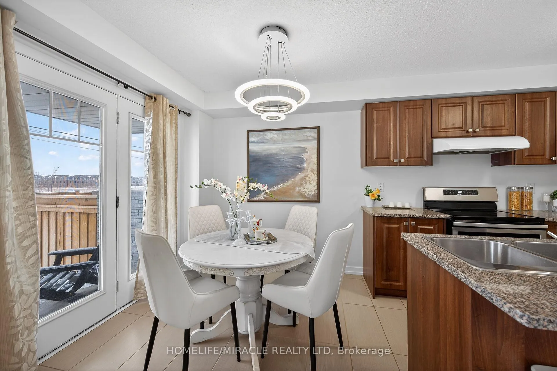 Photo 10 of 9 Hedges Crescent, Hamilton, Stoney Creek Mountain — HOMEH