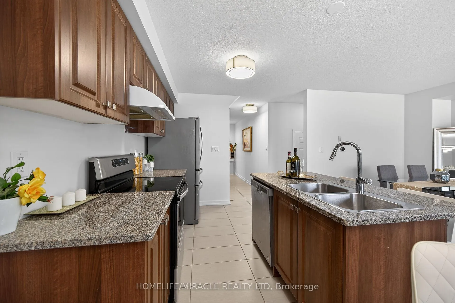 Photo 12 of 9 Hedges Crescent, Hamilton, Stoney Creek Mountain — HOMEH