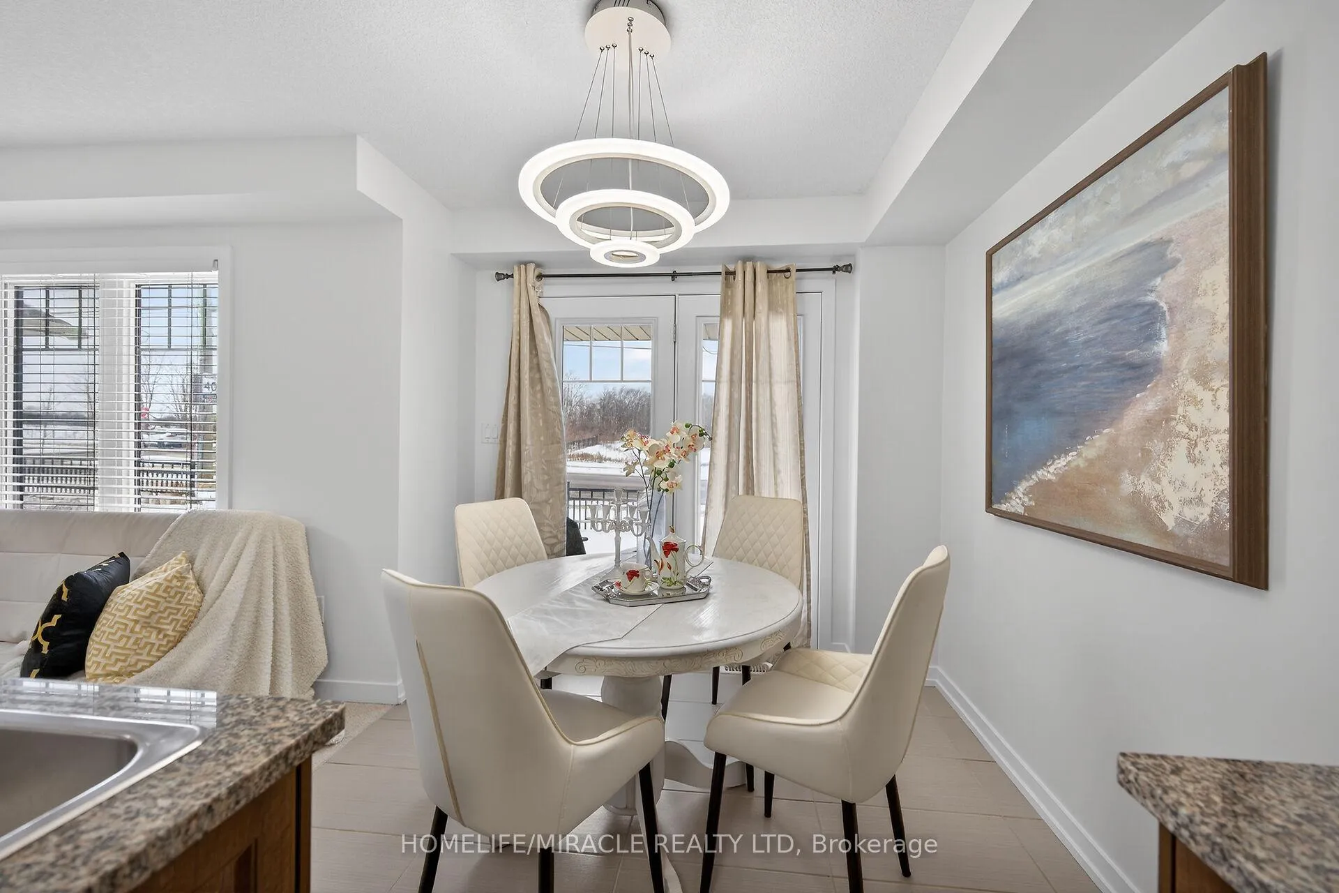 Photo 13 of 9 Hedges Crescent, Hamilton, Stoney Creek Mountain — HOMEH