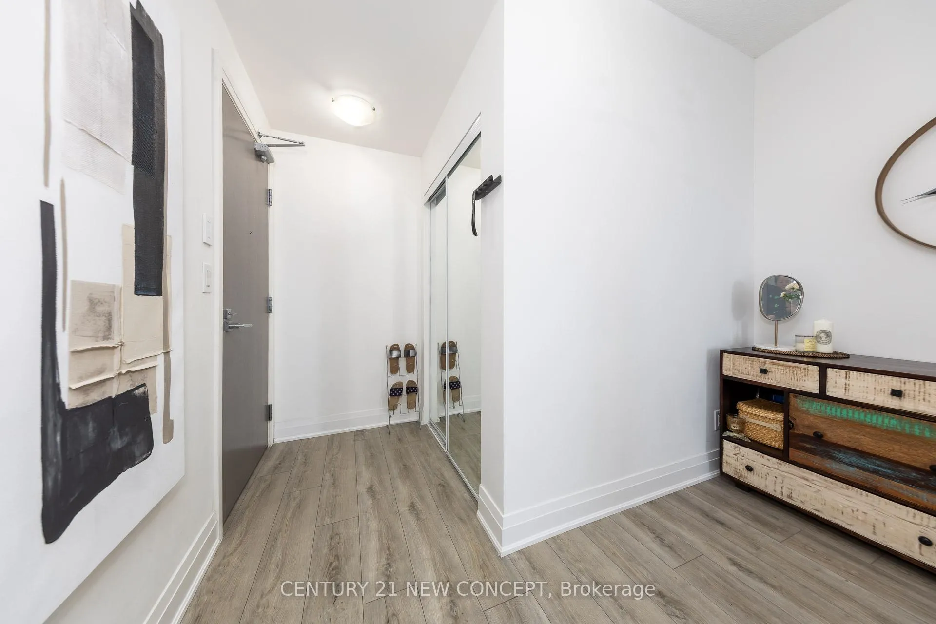Photo 3 of Unit 1402, 7167 Yonge Street, Markham, Grandview — HOMEH