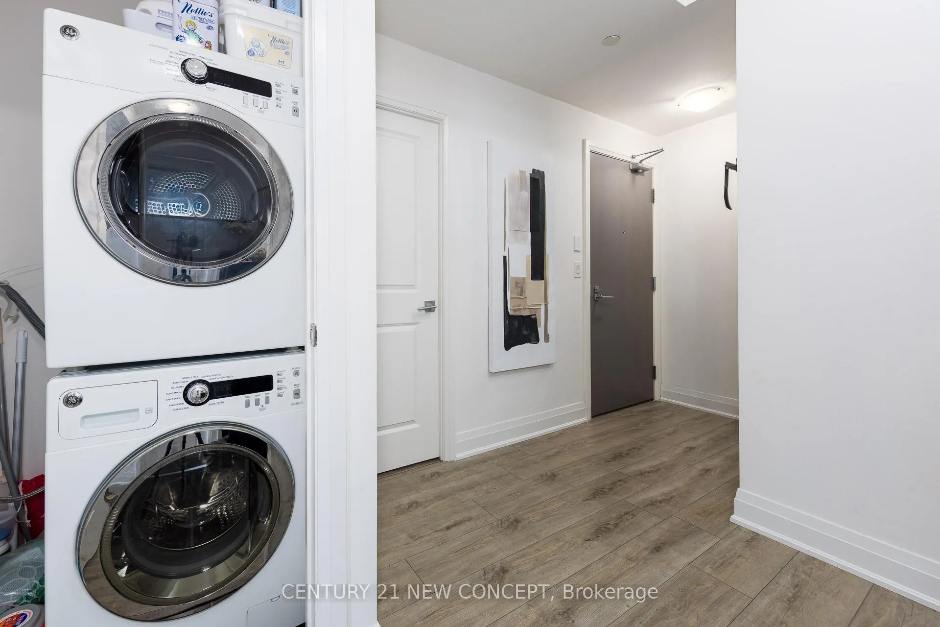 Photo 4 of Unit 1402, 7167 Yonge Street, Markham, Grandview — HOMEH