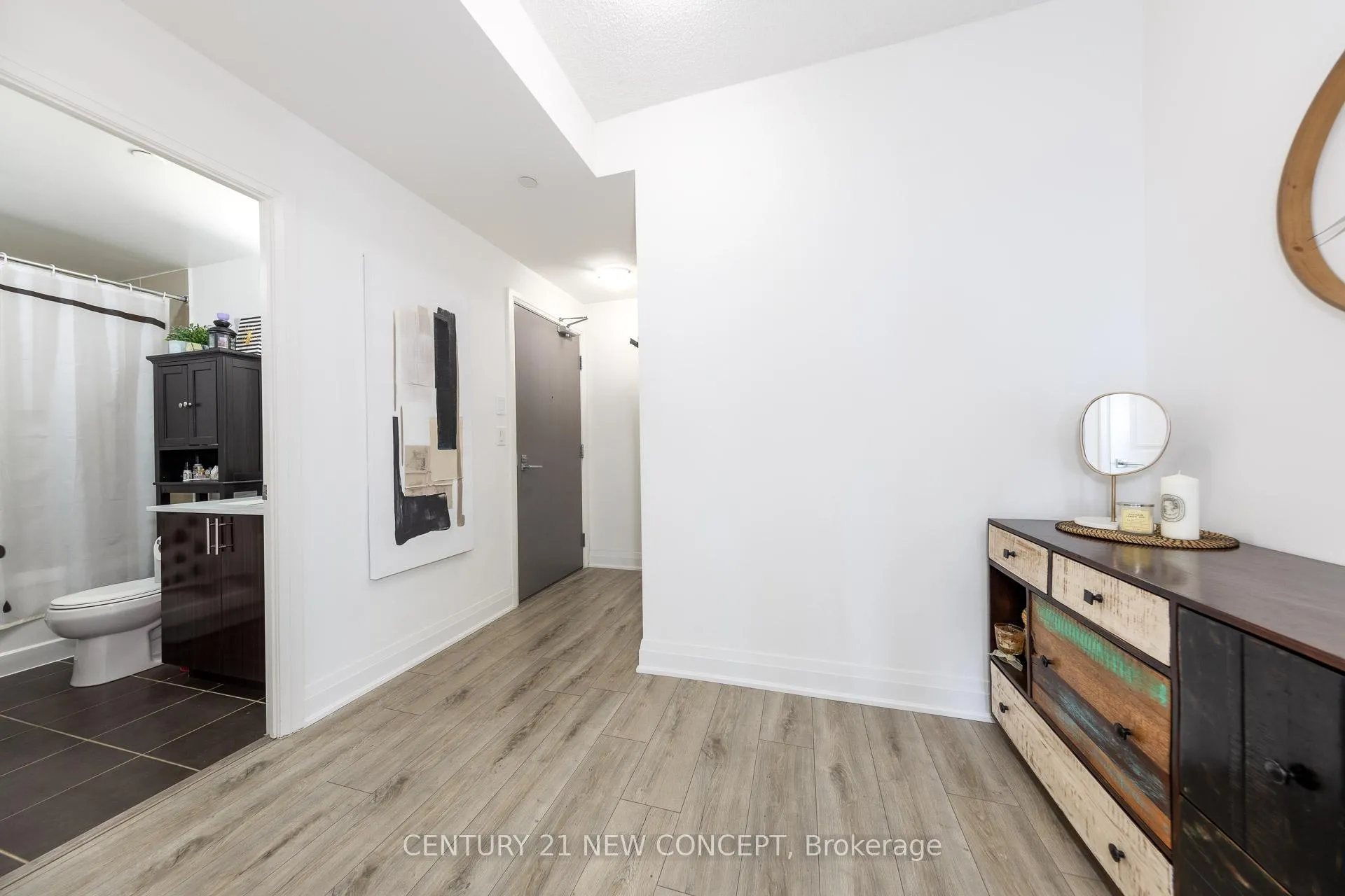 Photo 5 of Unit 1402, 7167 Yonge Street, Markham, Grandview — HOMEH