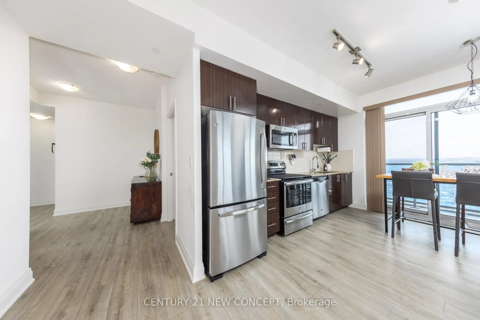 Photo 7 of Unit 1402, 7167 Yonge Street, Markham, Grandview — HOMEH