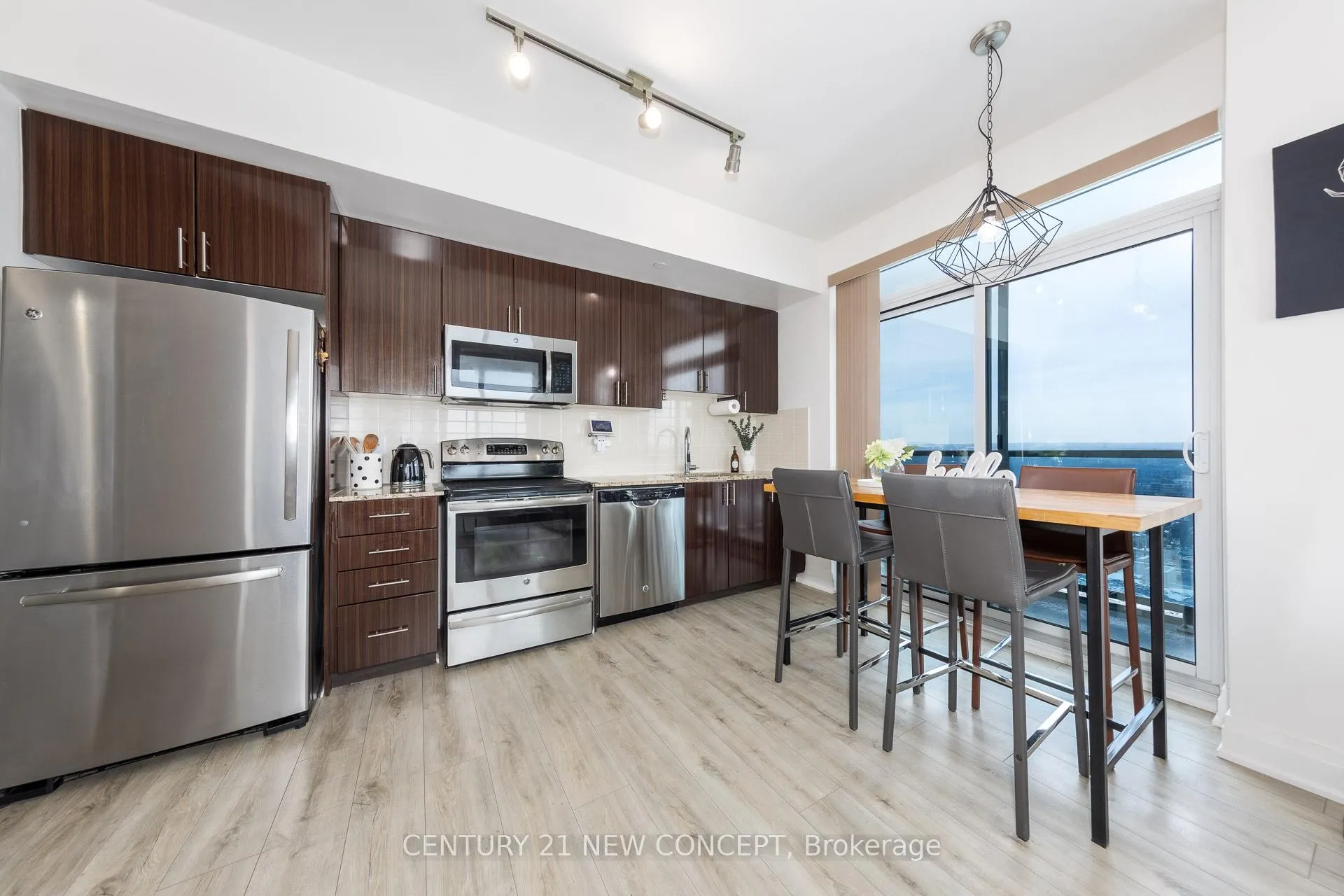 Photo 8 of Unit 1402, 7167 Yonge Street, Markham, Grandview — HOMEH