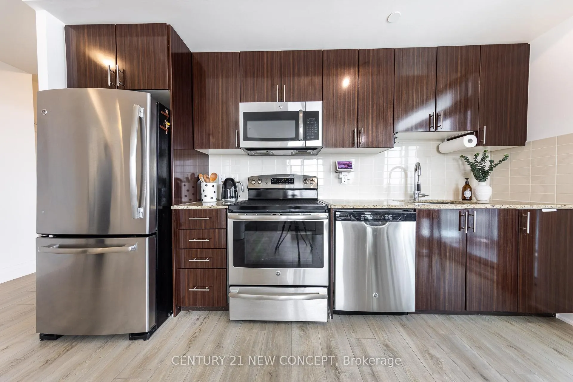Photo 9 of Unit 1402, 7167 Yonge Street, Markham, Grandview — HOMEH