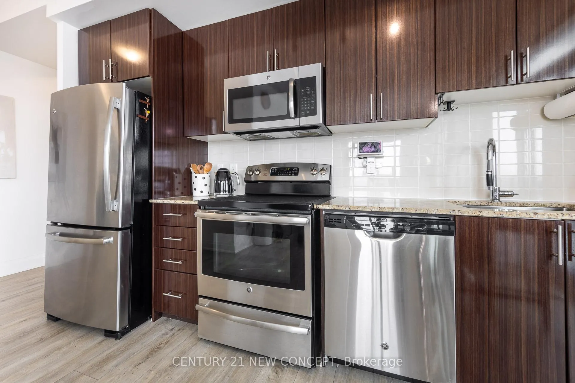 Photo 10 of Unit 1402, 7167 Yonge Street, Markham, Grandview — HOMEH
