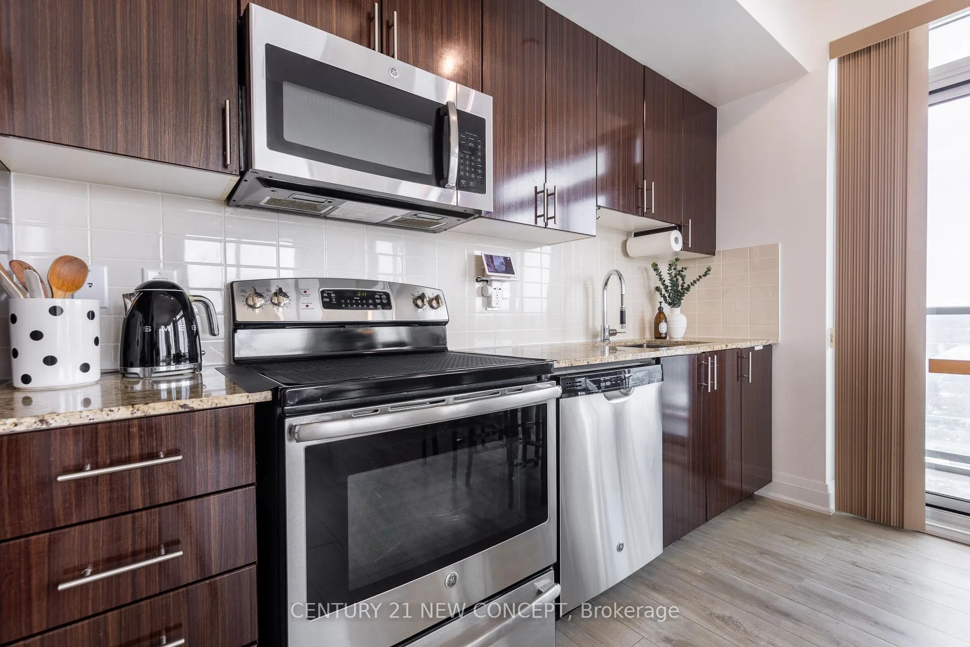 Photo 11 of Unit 1402, 7167 Yonge Street, Markham, Grandview — HOMEH