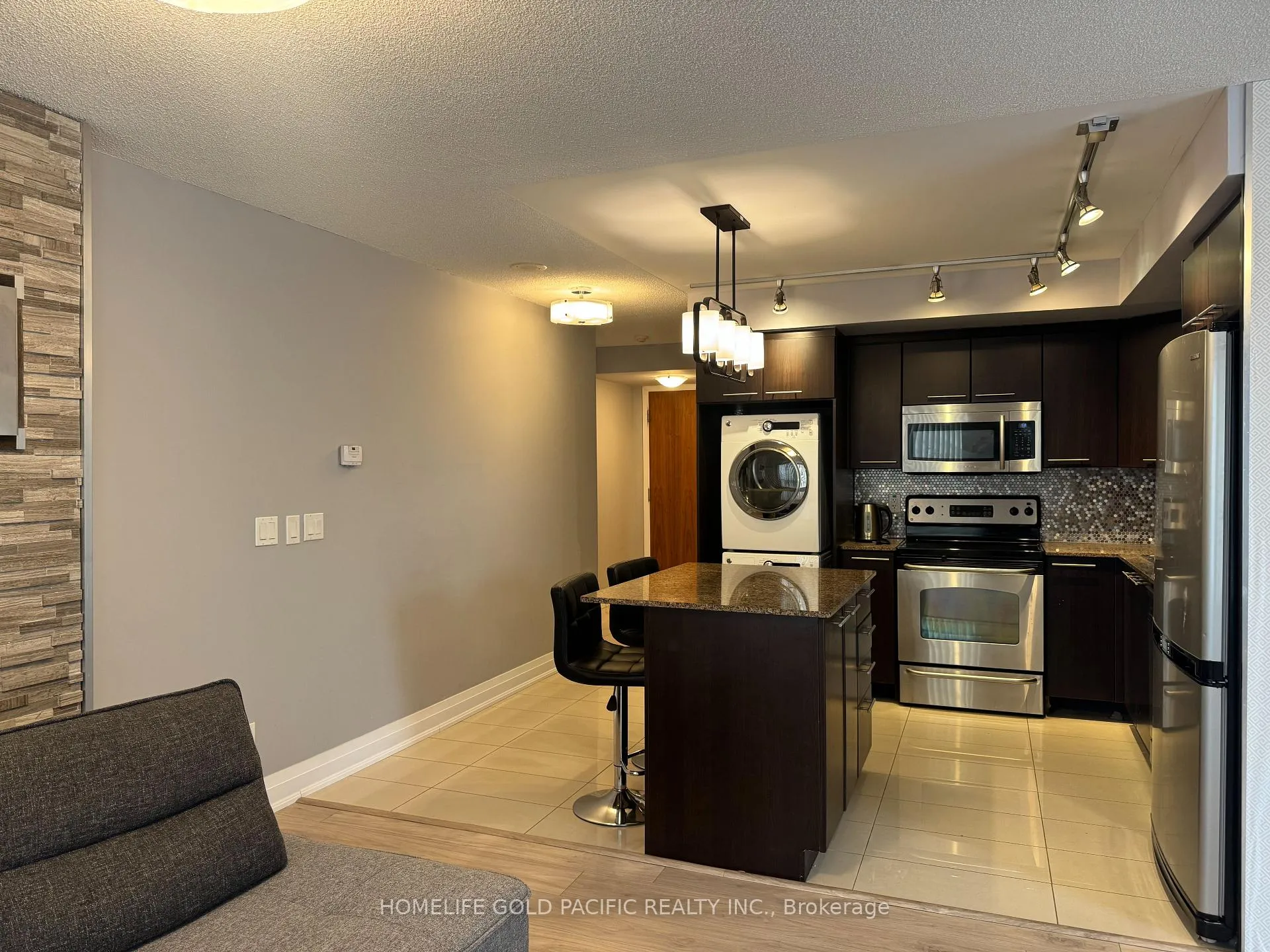 Photo 2 of Unit 207, 37 Galleria Parkway, Markham, Commerce Valley — HOMEH
