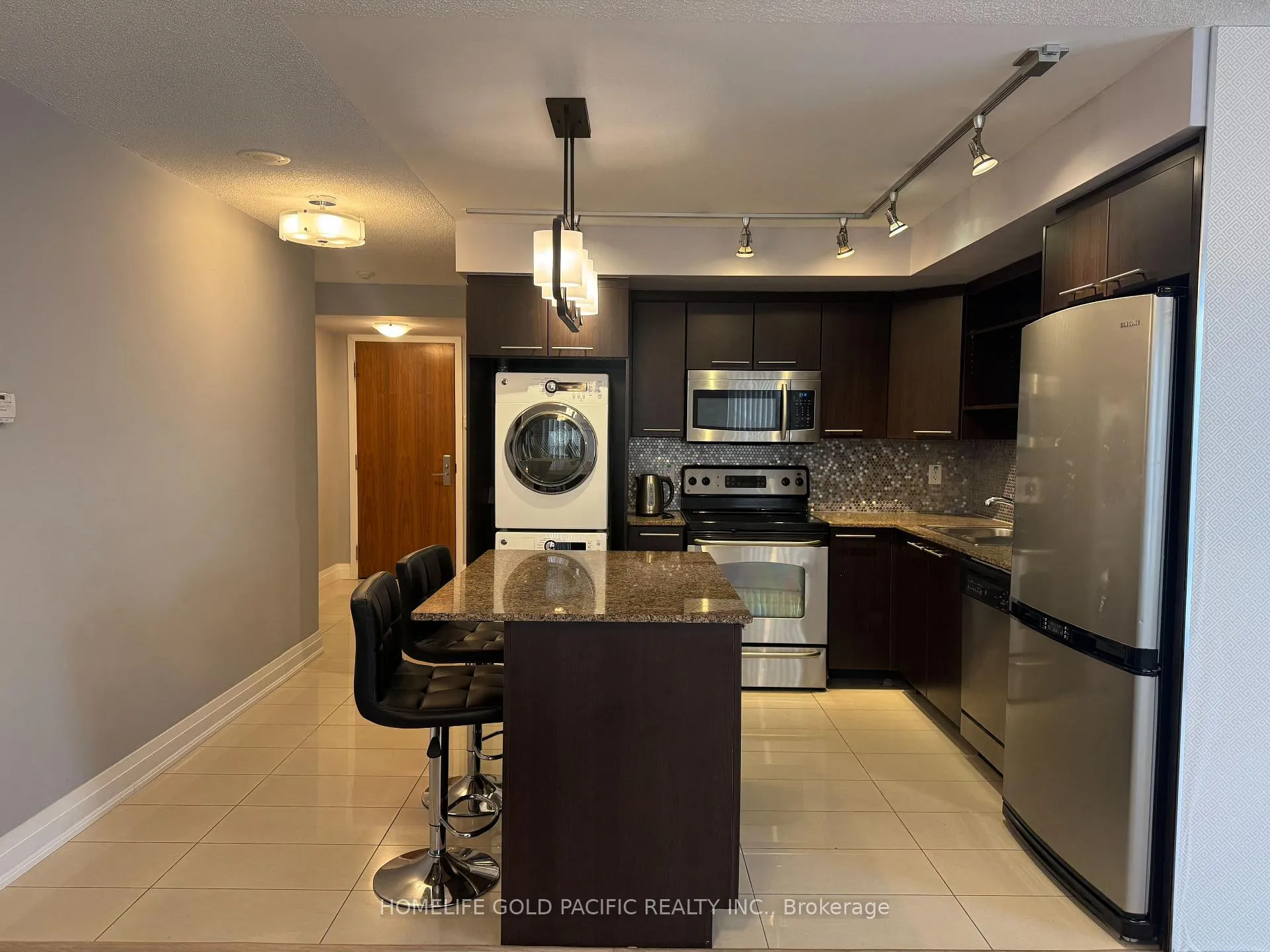 Photo 3 of Unit 207, 37 Galleria Parkway, Markham, Commerce Valley — HOMEH
