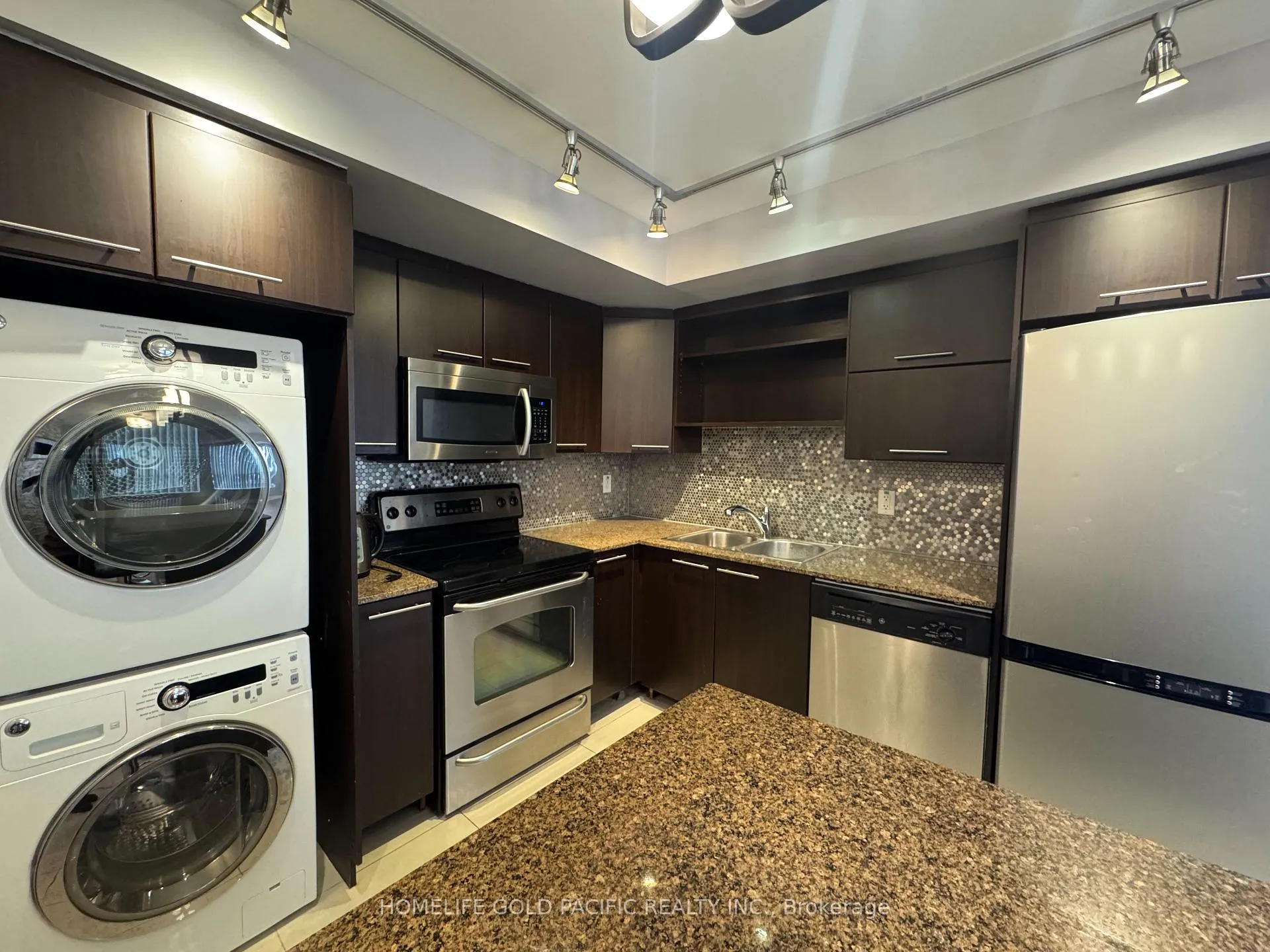 Photo 4 of Unit 207, 37 Galleria Parkway, Markham, Commerce Valley — HOMEH