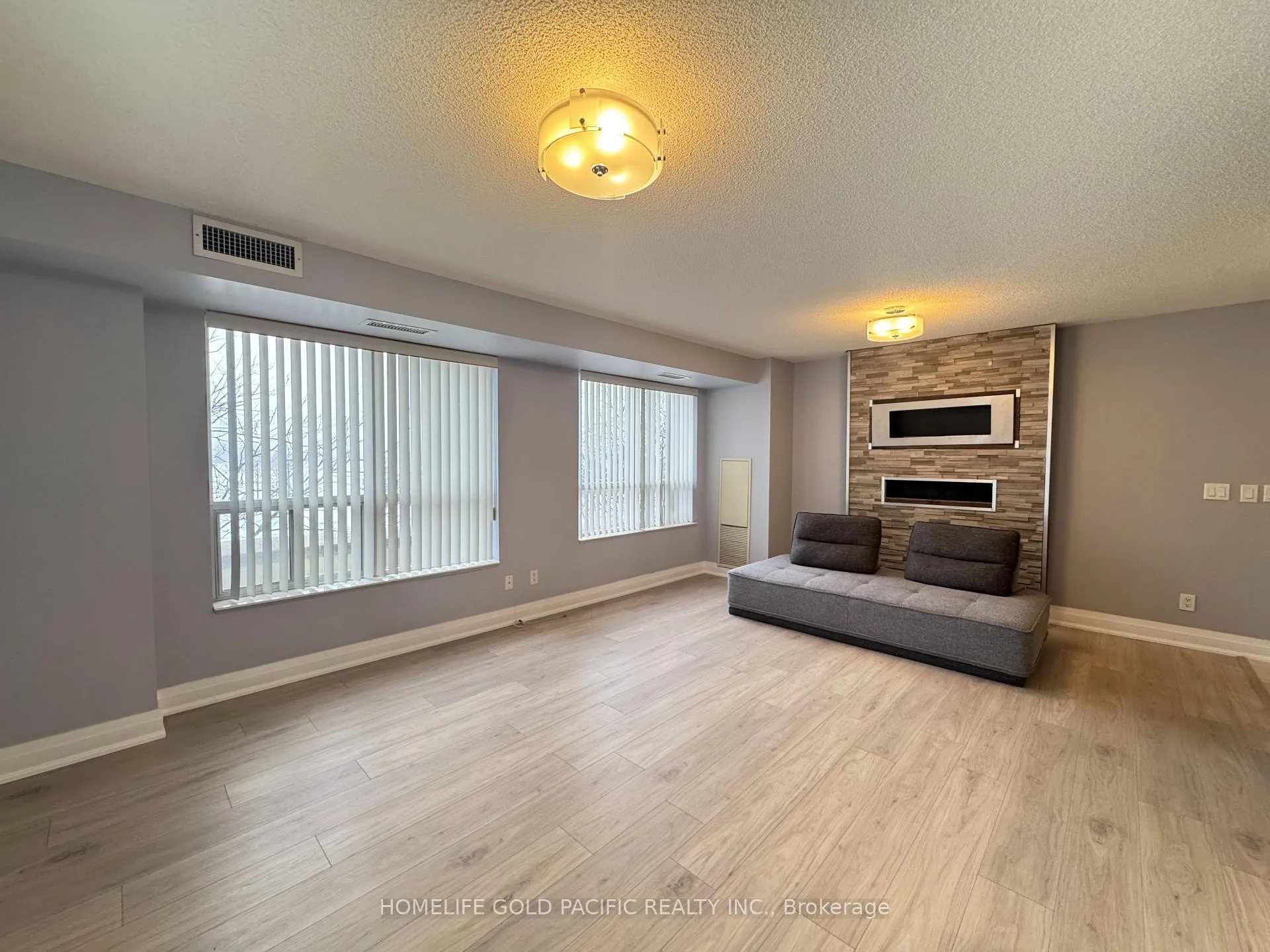 Photo 6 of Unit 207, 37 Galleria Parkway, Markham, Commerce Valley — HOMEH