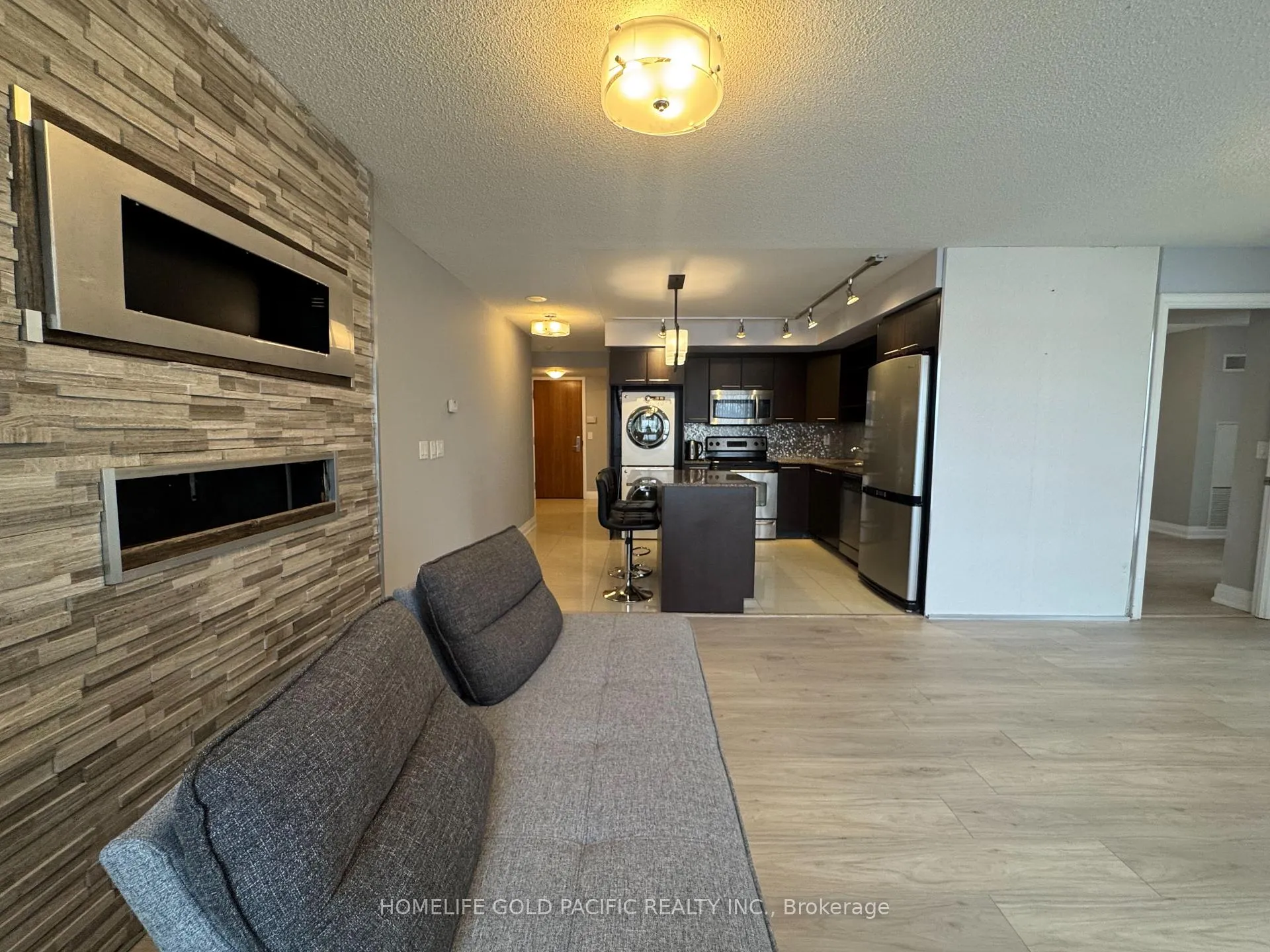 Photo 8 of Unit 207, 37 Galleria Parkway, Markham, Commerce Valley — HOMEH