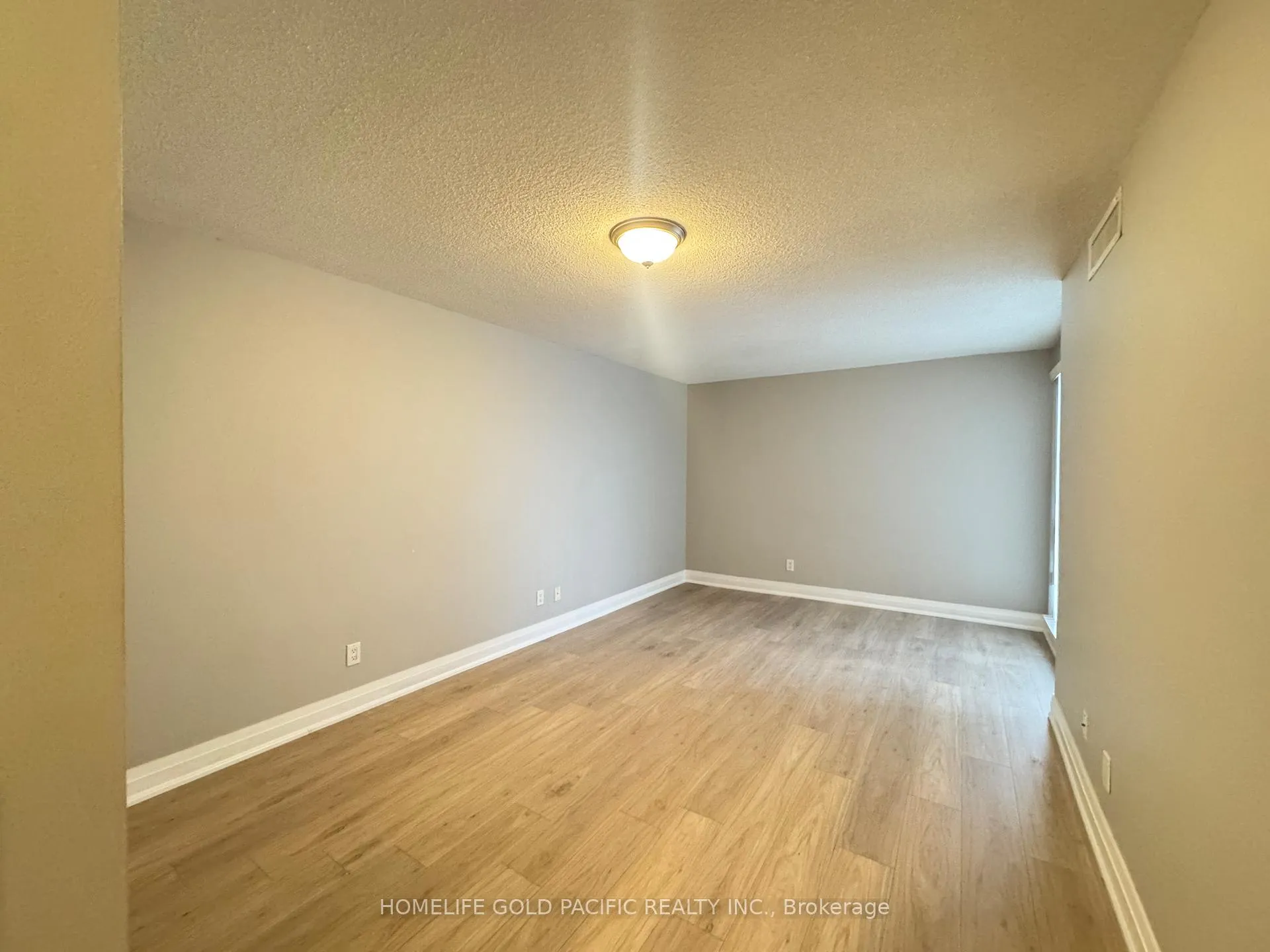 Photo 9 of Unit 207, 37 Galleria Parkway, Markham, Commerce Valley — HOMEH